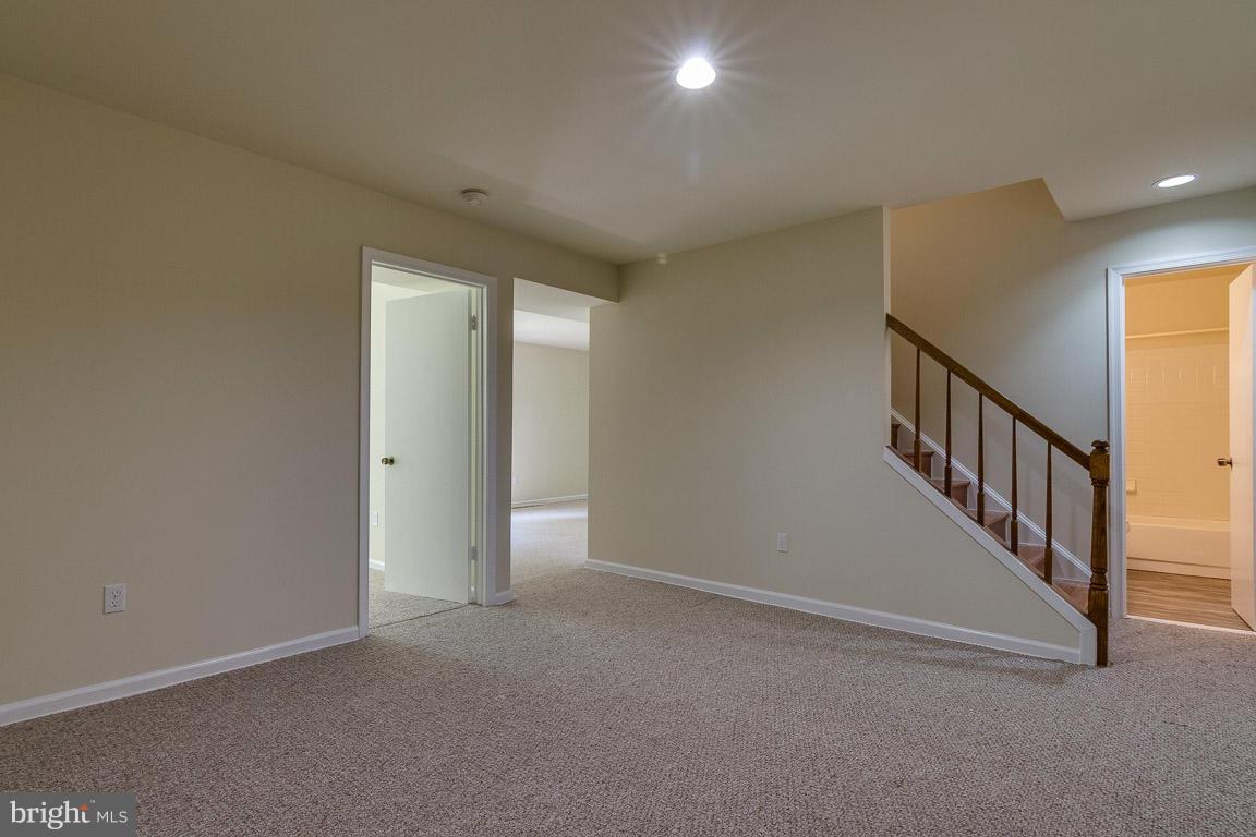 COUNTRY CLUB/LAKE MONTCLAIR - Residential