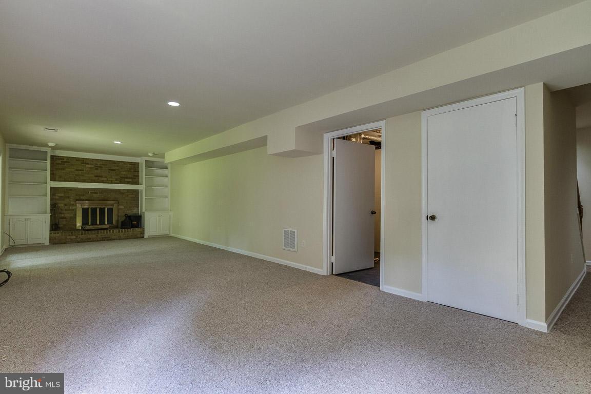 COUNTRY CLUB/LAKE MONTCLAIR - Residential