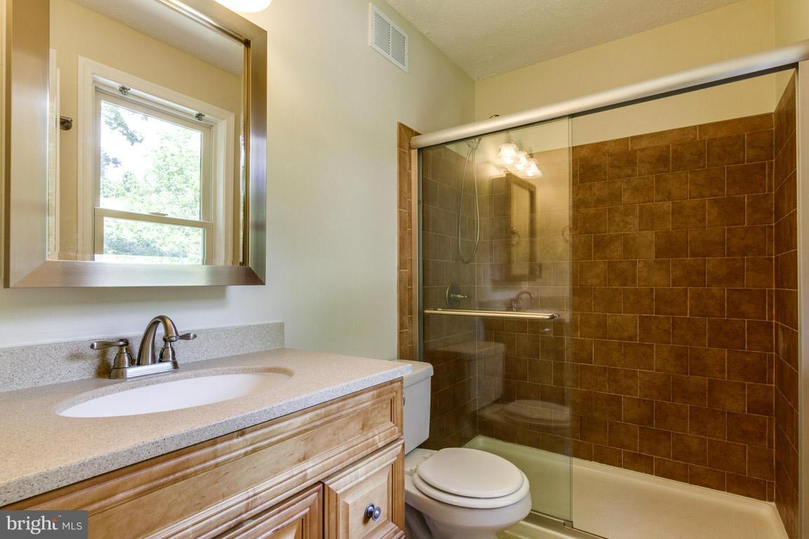 COUNTRY CLUB/LAKE MONTCLAIR - Residential