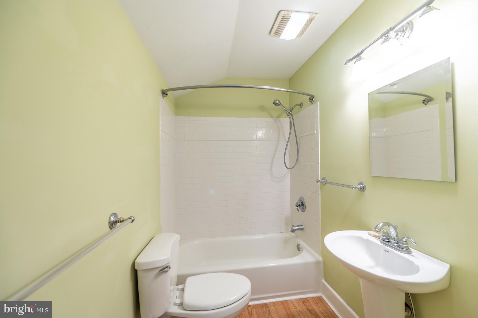 SKIPPACK - Residential Lease