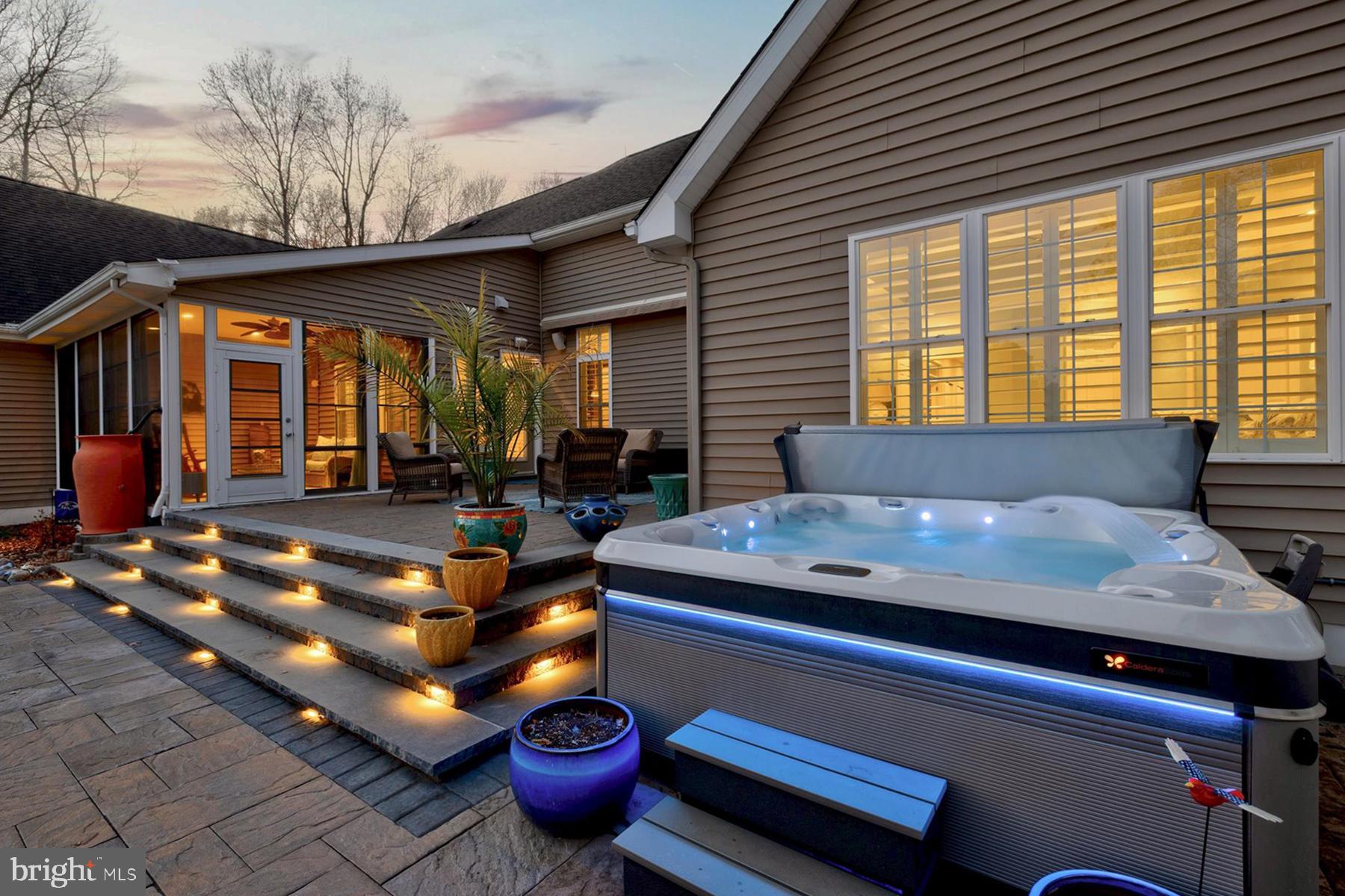 PARKERS POINTE - Residential