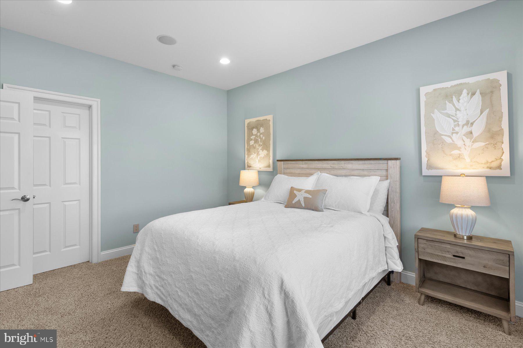 PARKERS POINTE - Residential