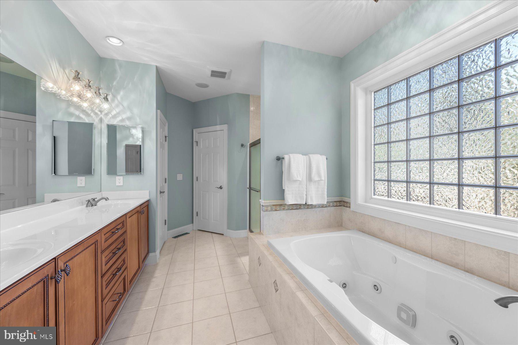 PARKERS POINTE - Residential