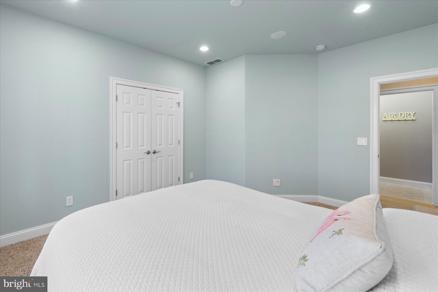 PARKERS POINTE - Residential