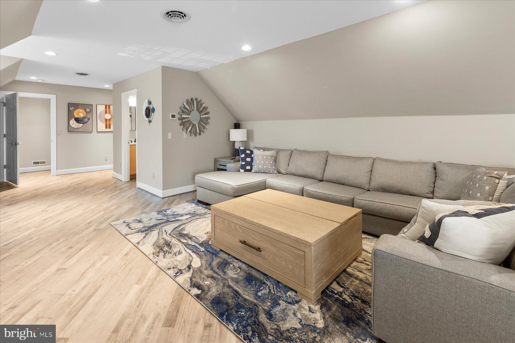 PARKERS POINTE - Residential