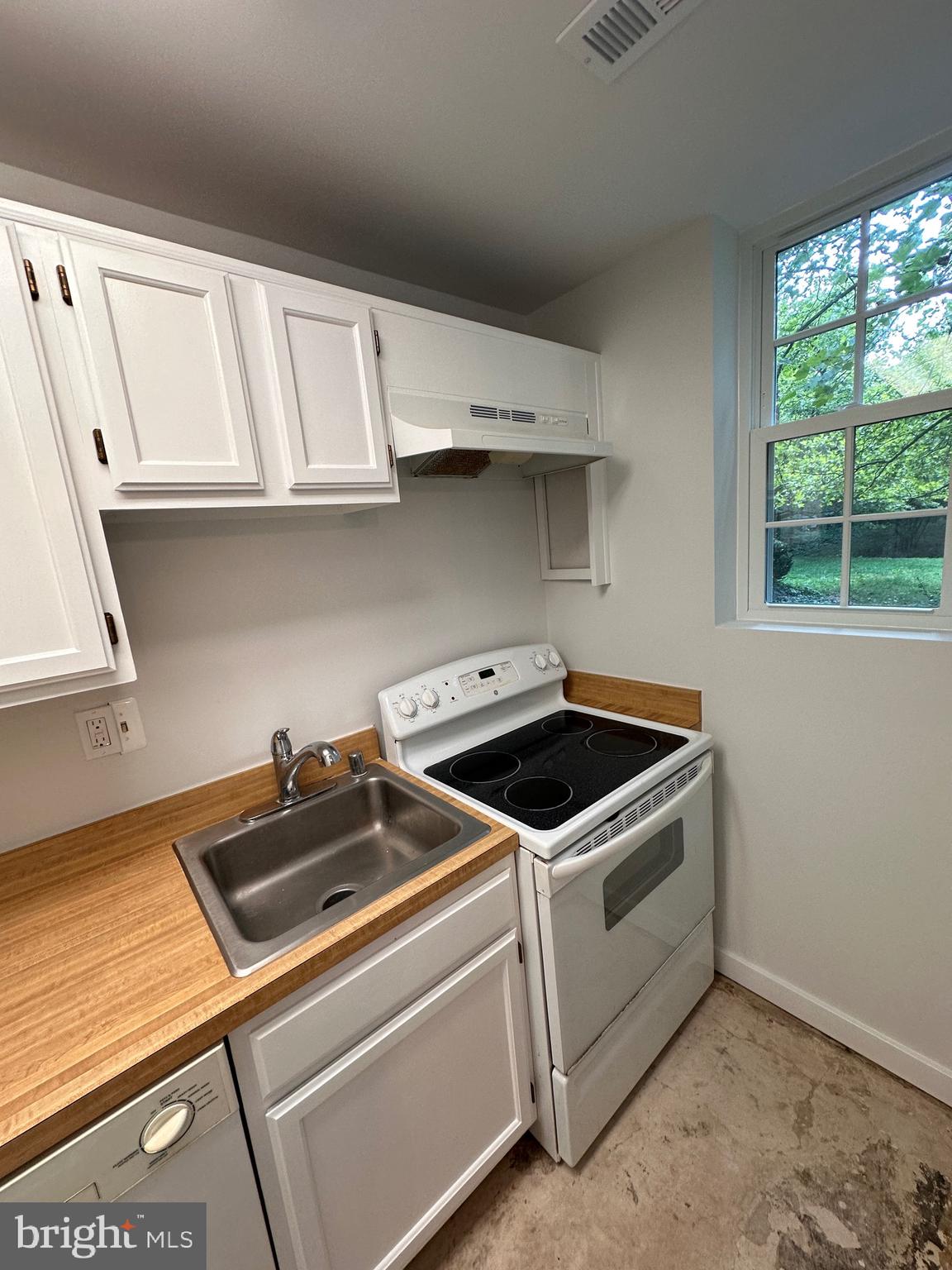 COLONIAL VILLAGE - Residential