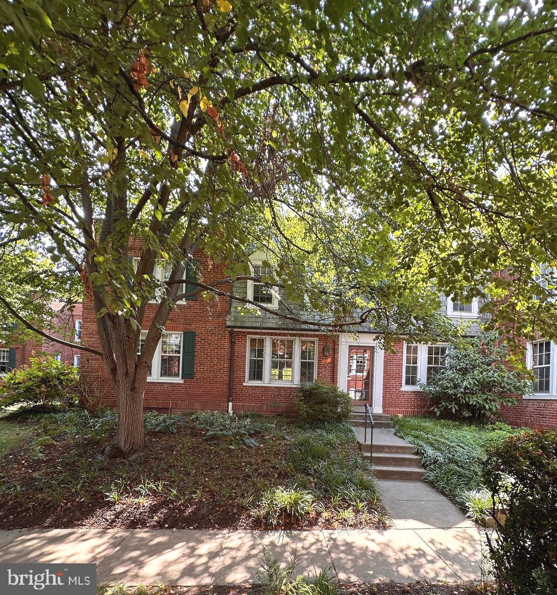 COLONIAL VILLAGE - Residential