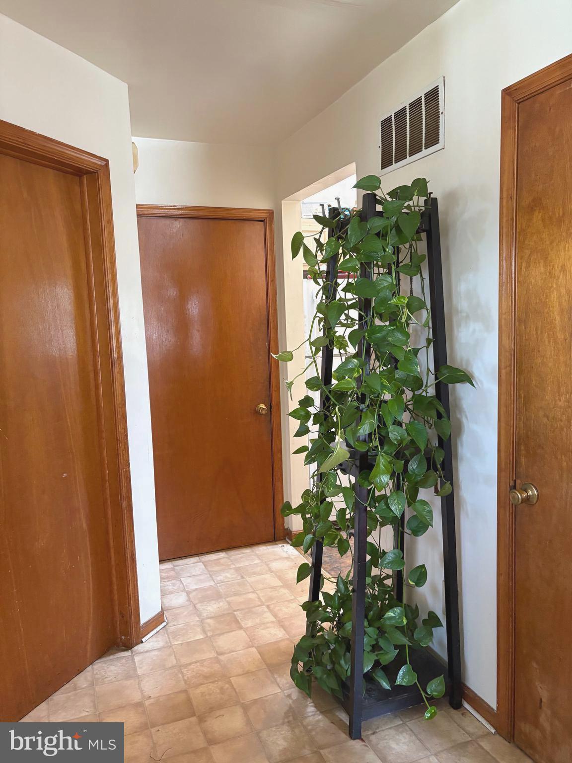 1901 S EAST BOULEVARD