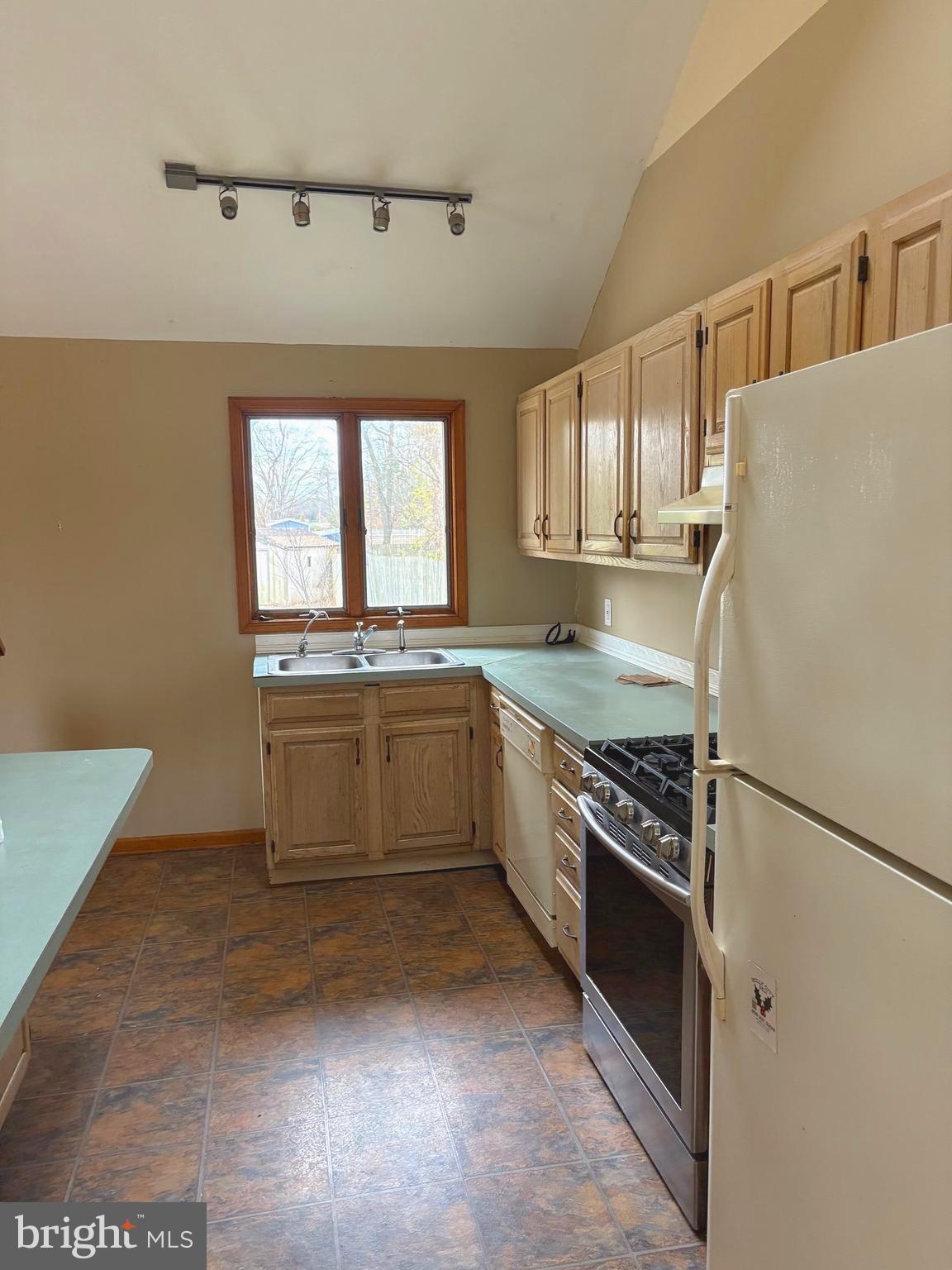 1901 S EAST BOULEVARD