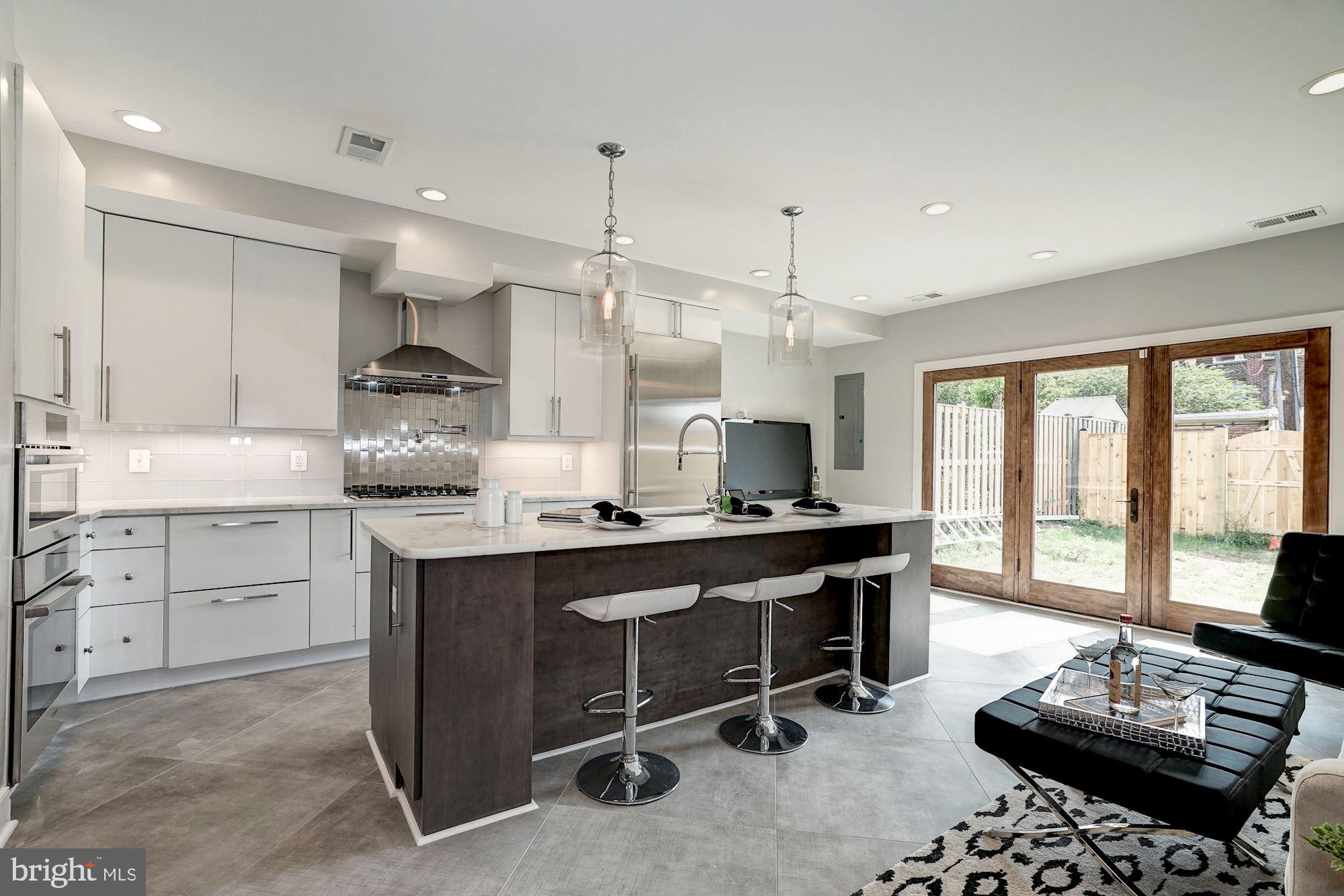 OLD TOWN ALEXANDRIA - Residential