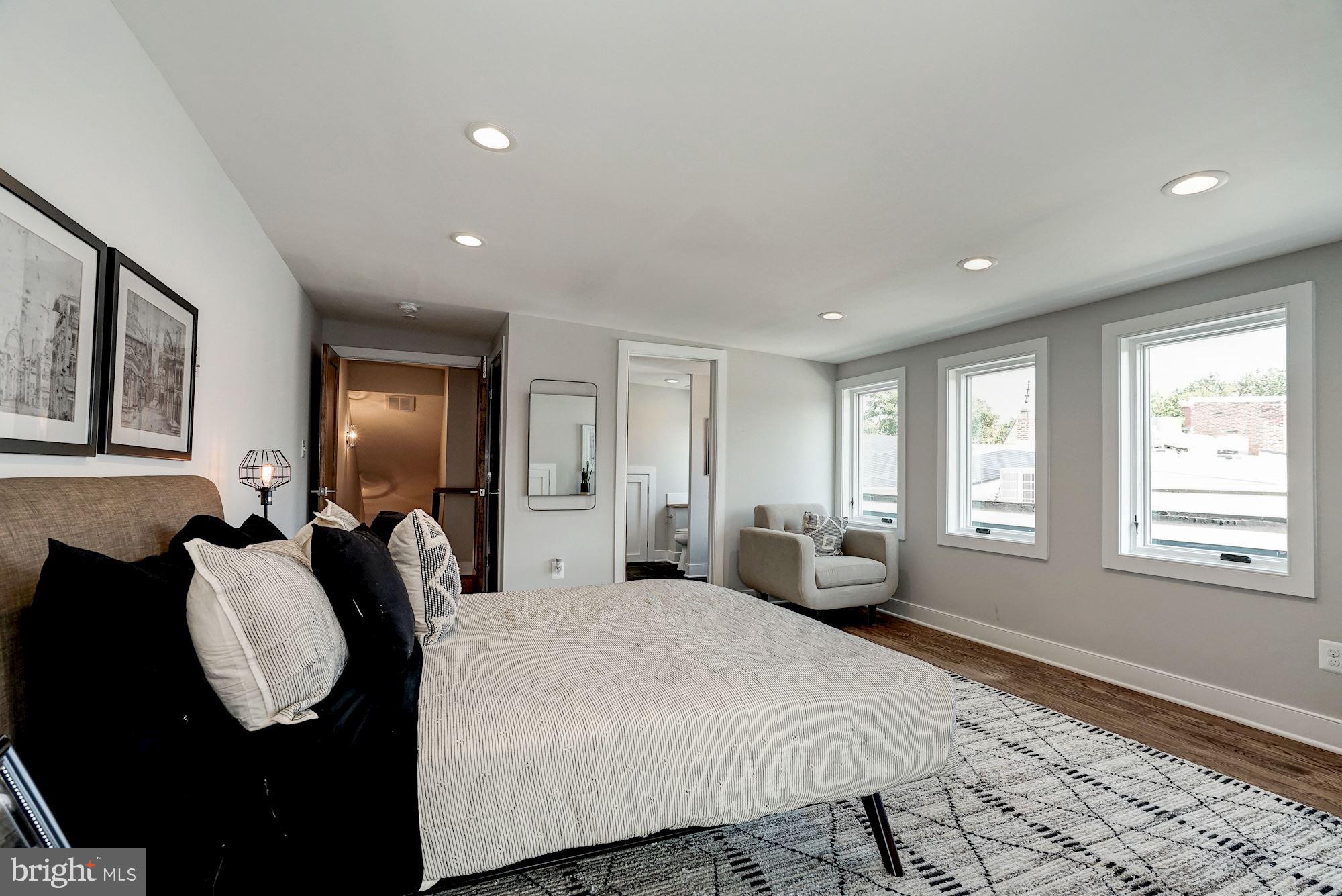 OLD TOWN ALEXANDRIA - Residential