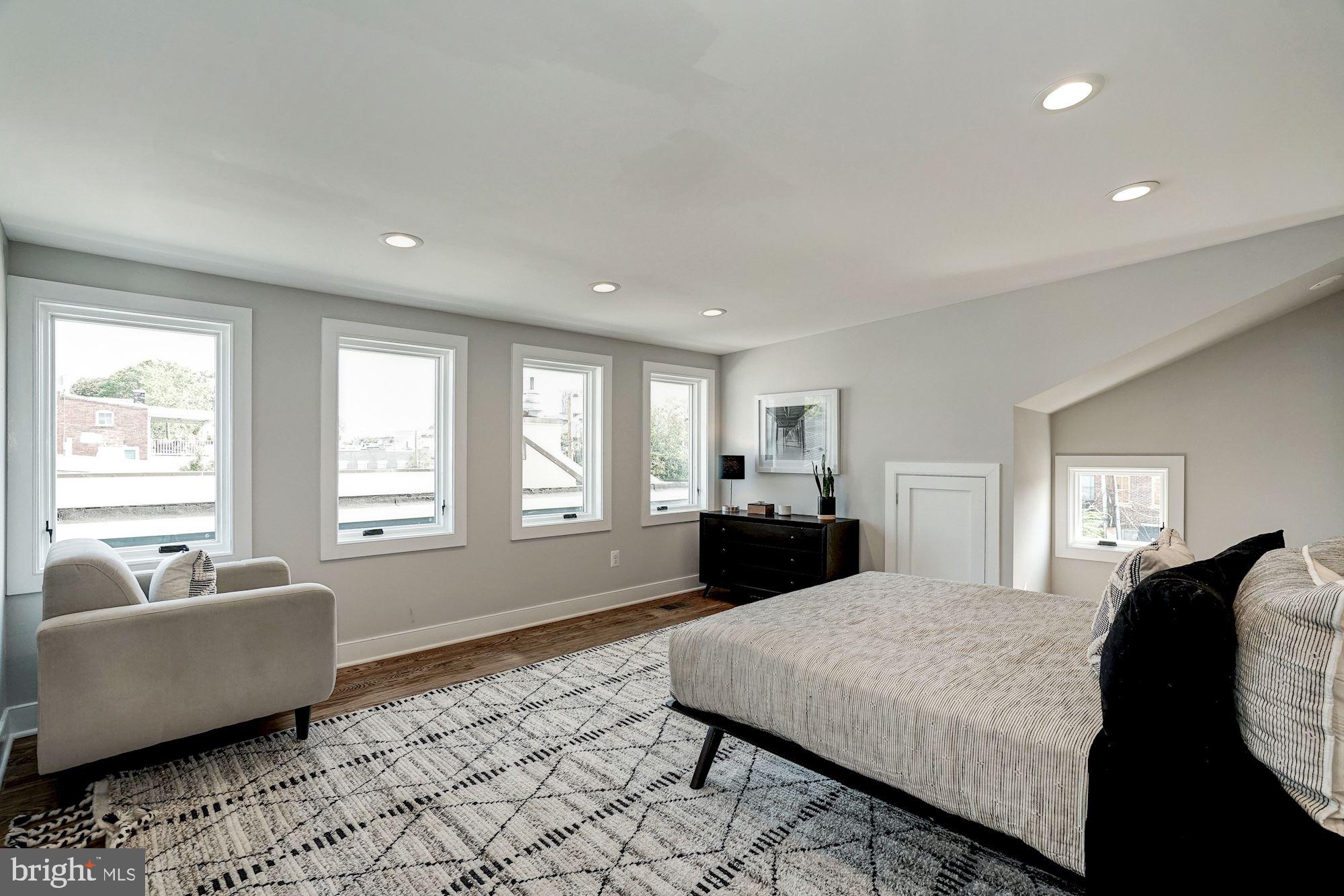 OLD TOWN ALEXANDRIA - Residential