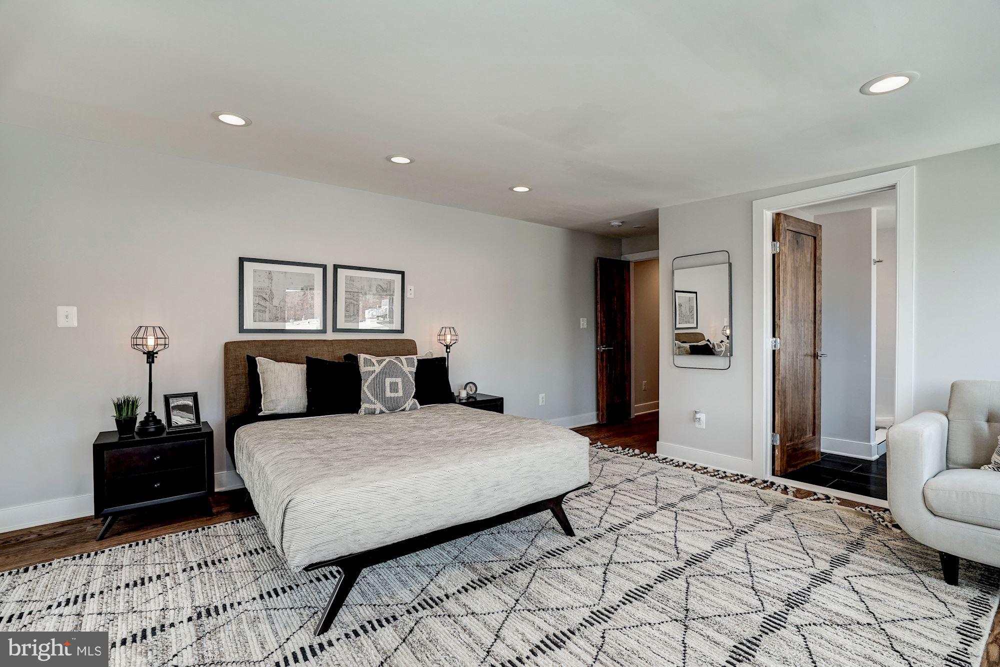 OLD TOWN ALEXANDRIA - Residential