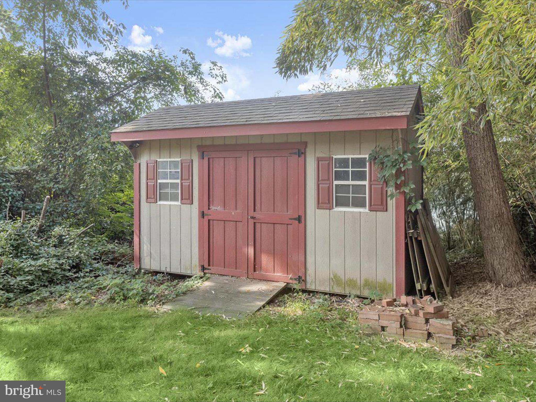 RIDGE GROVE - Residential