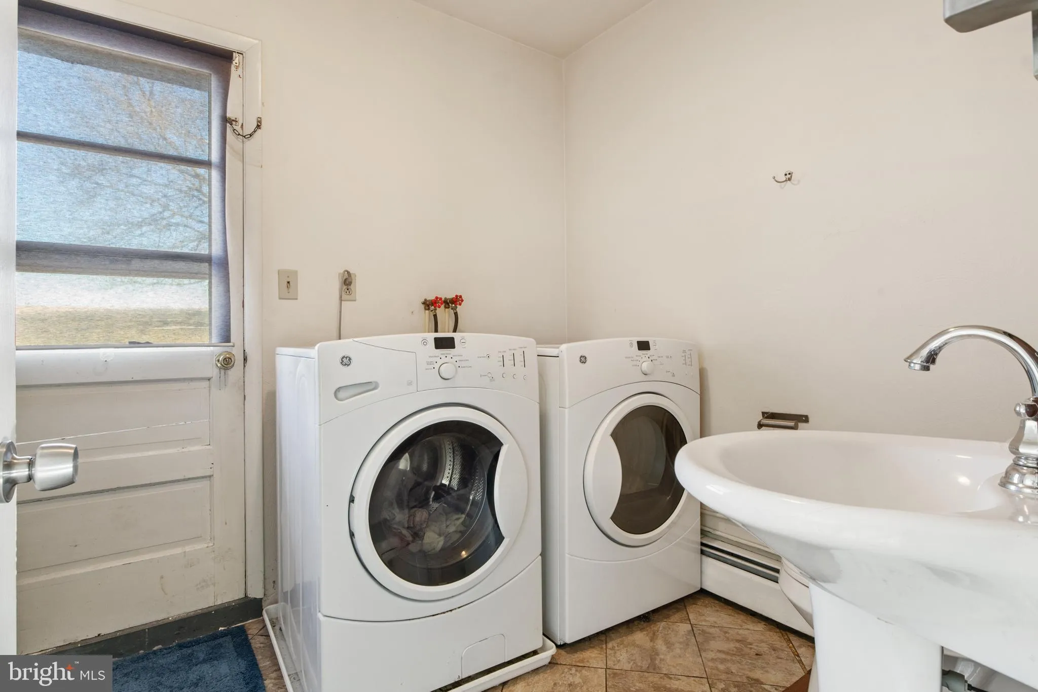 Glen Rock, Pennsylvania 17327, United States, 3 Bedrooms Bedrooms, ,2 BathroomsBathrooms,Residential,Pending,8731