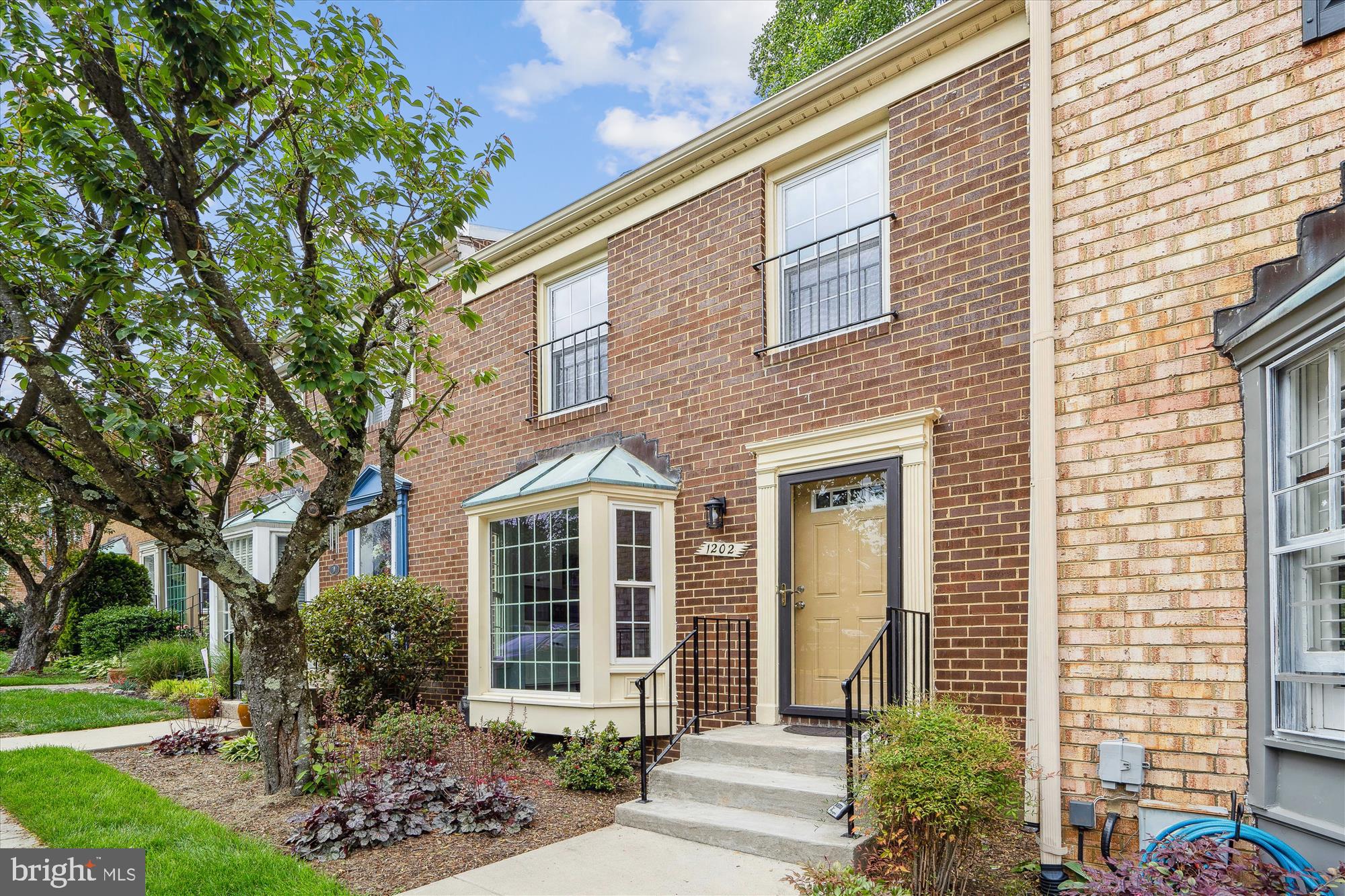 BAY HILLS TANGLEWOOD - Residential