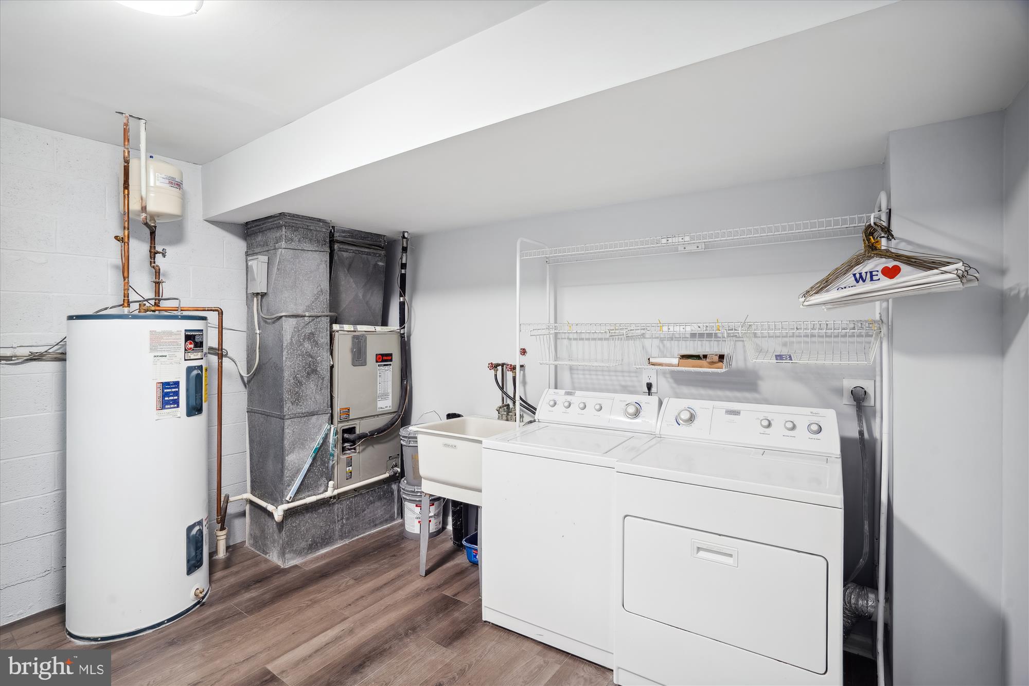 BAY HILLS TANGLEWOOD - Residential