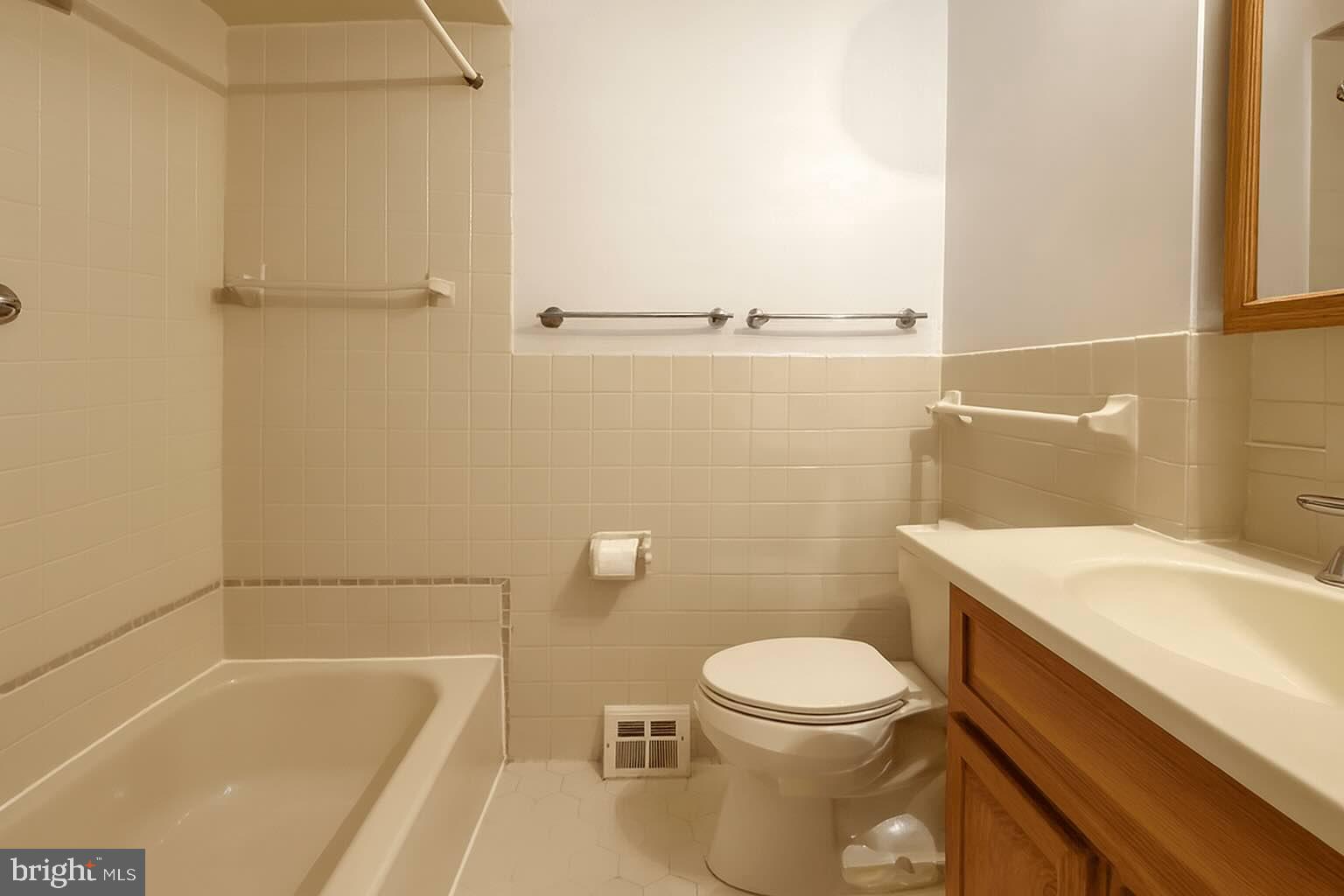 CLIFTON HEIGHTS - Residential Lease