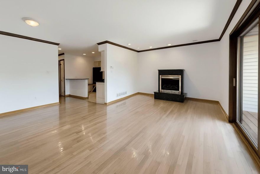 532 Gia Circle #B – Spacious 2-Bedroom Apartment with Private Deck in Clifton Heights

Live in comfort at 532 Gia Circle #B, a bright and inviting second-floor apartment featuring two bedrooms and one bathroom. The fully stocked kitchen makes meal prep easy and enjoyable, while the open living space flows naturally to a private deck, perfect for relaxing or entertaining outdoors.

This home includes central air for year-round comfort, natural gas heating, and washer/dryer hookups (tenants are responsible for replacement if needed). Garage access for one car adds convenience, and off-street parking is included.

Enjoy a great location in Clifton Heights with a functional layout, modern amenities, and outdoor space that makes this apartment feel like home. Schedule a showing today!