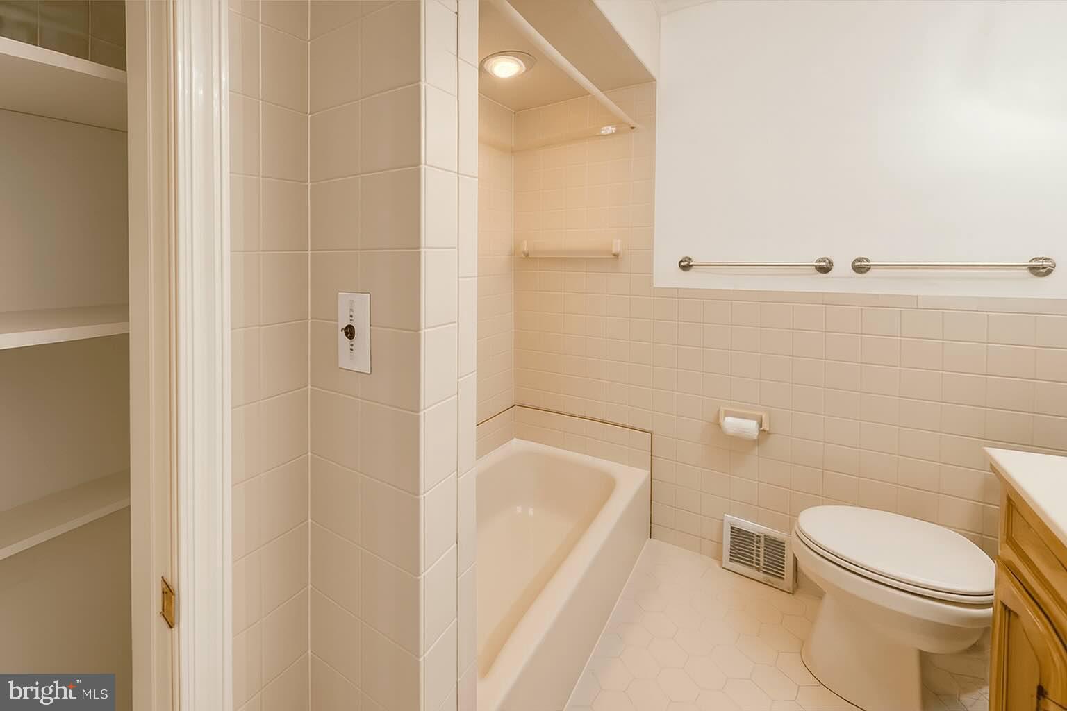 CLIFTON HEIGHTS - Residential Lease