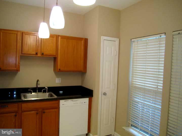 RANDOM HILLS - Residential Lease