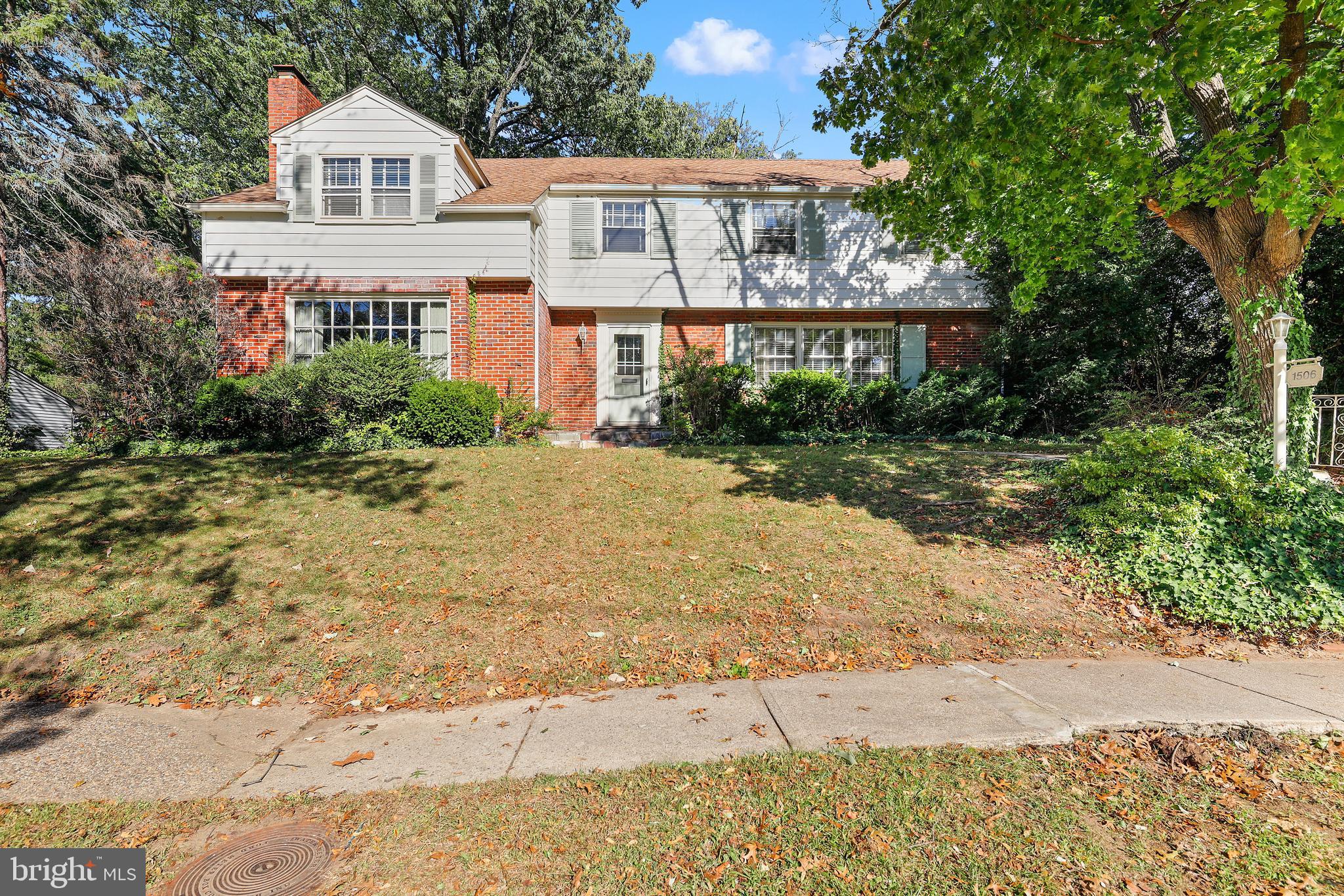 1506 HOLLINSHED AVENUE