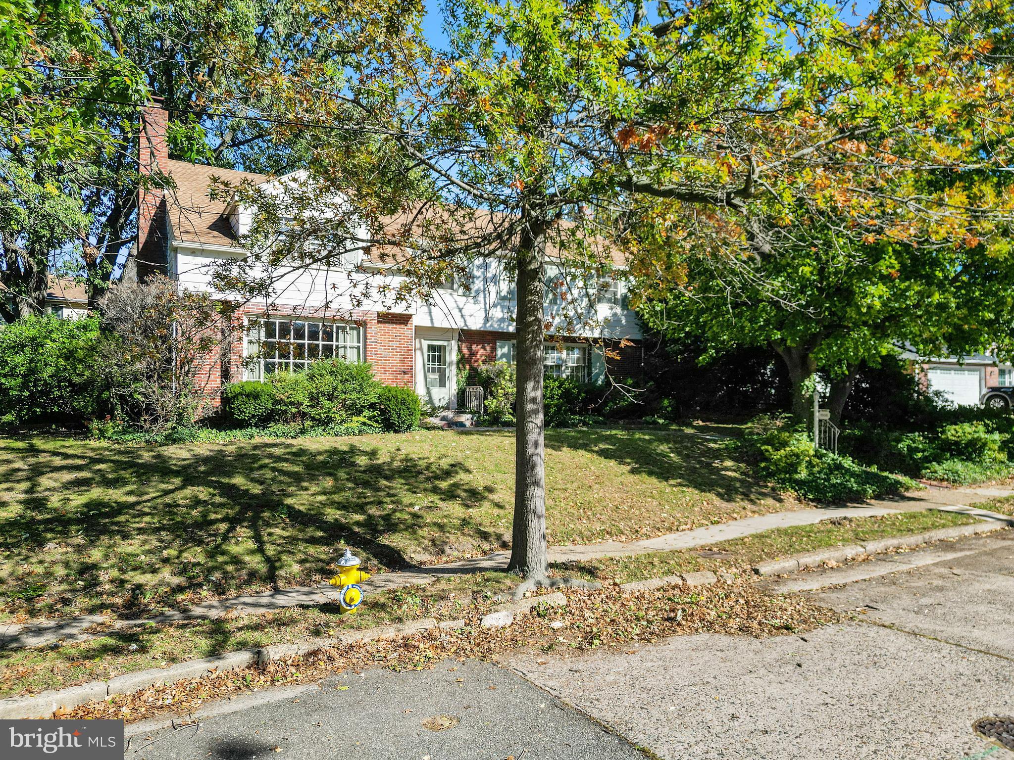 1506 HOLLINSHED AVENUE