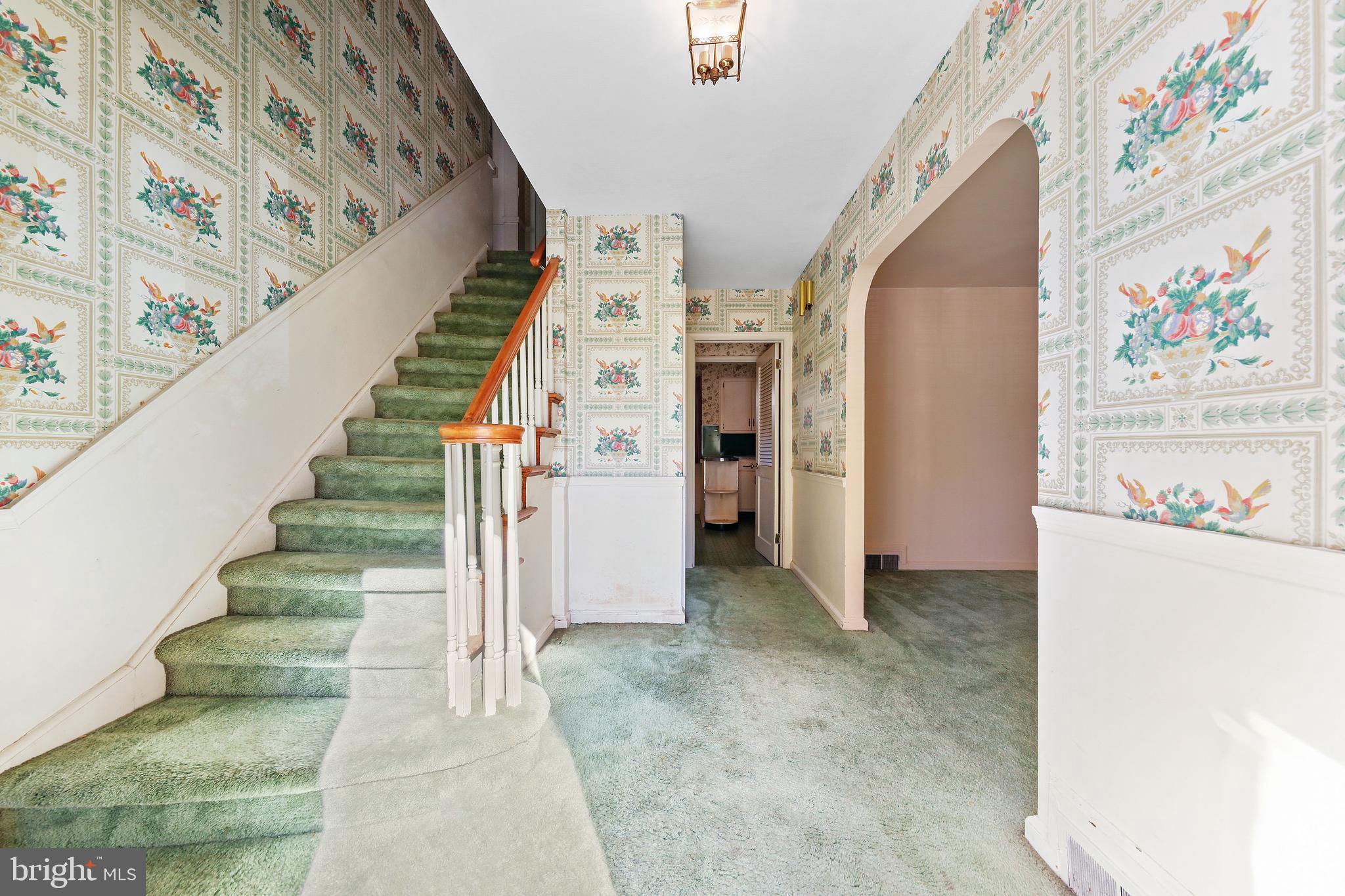 1506 HOLLINSHED AVENUE