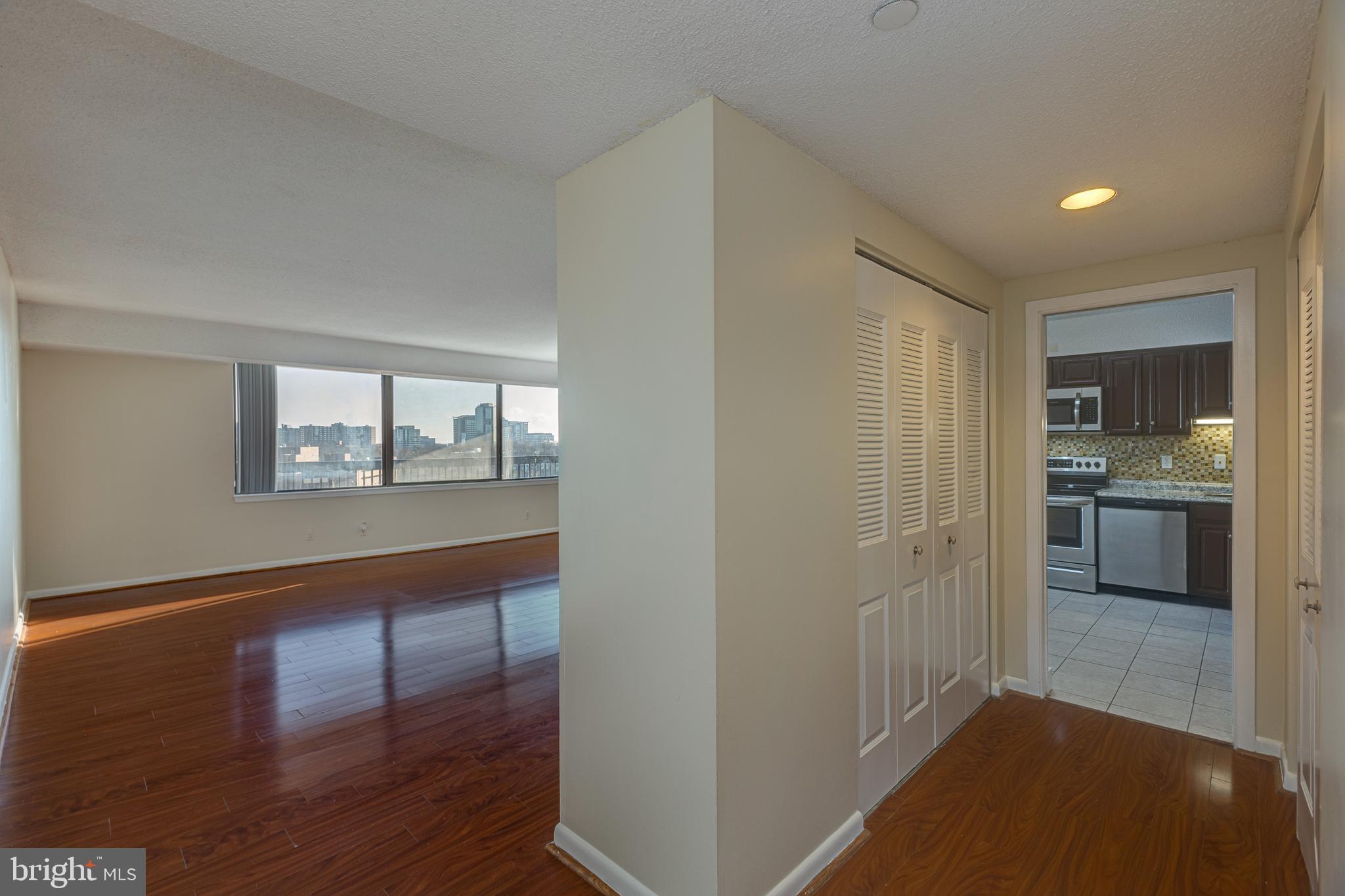 SKYLINE HOUSE - Residential