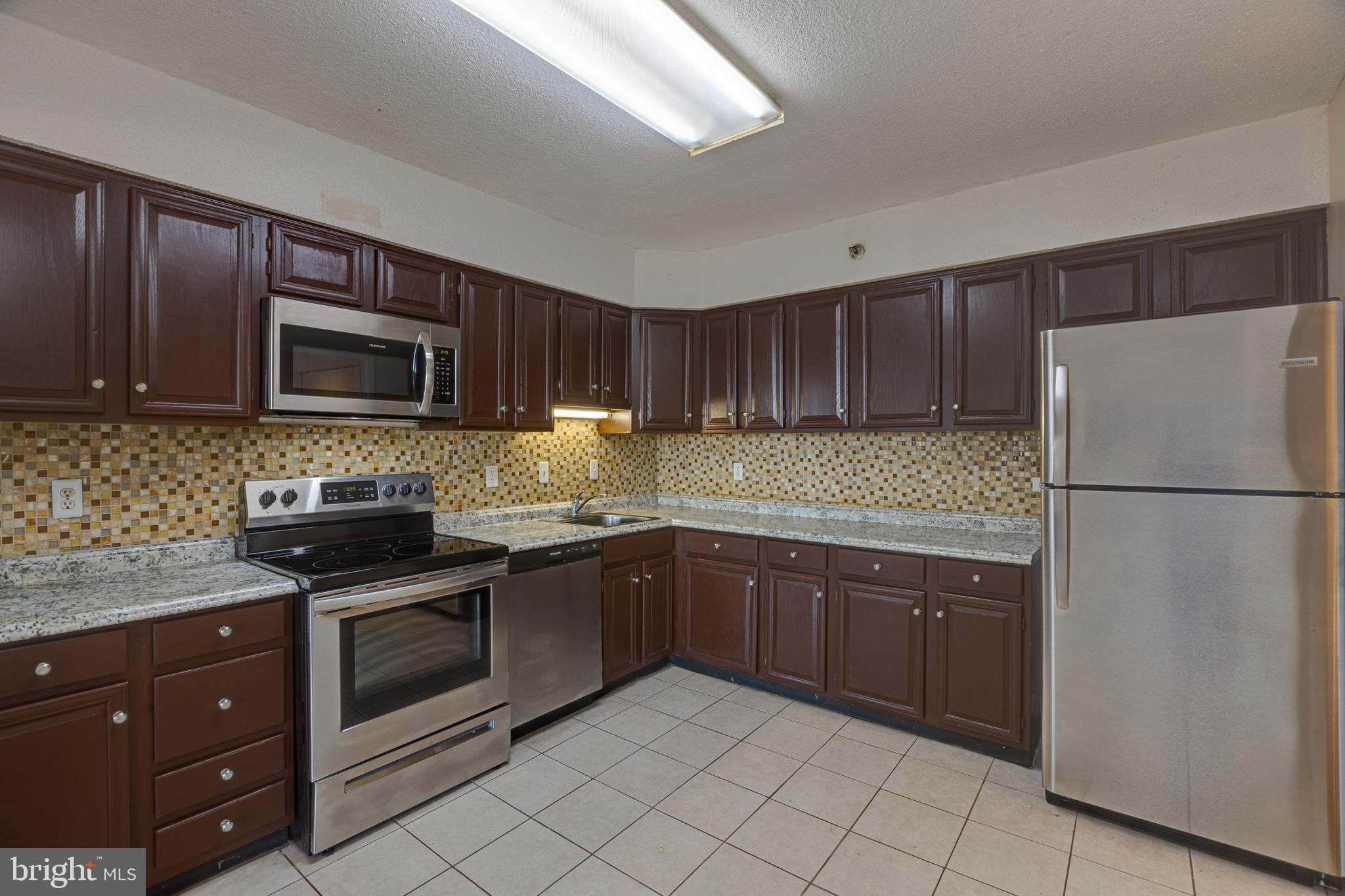 SKYLINE HOUSE - Residential