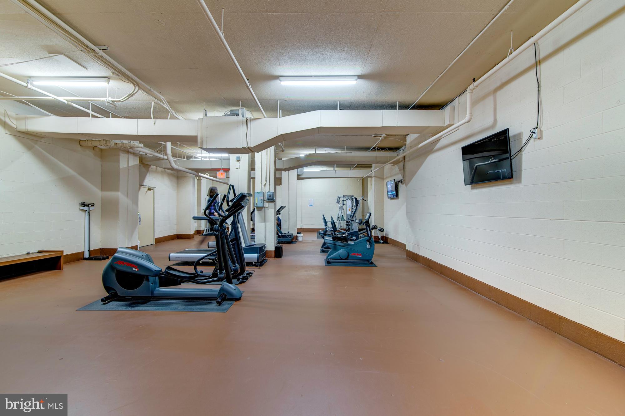 SKYLINE HOUSE - Residential