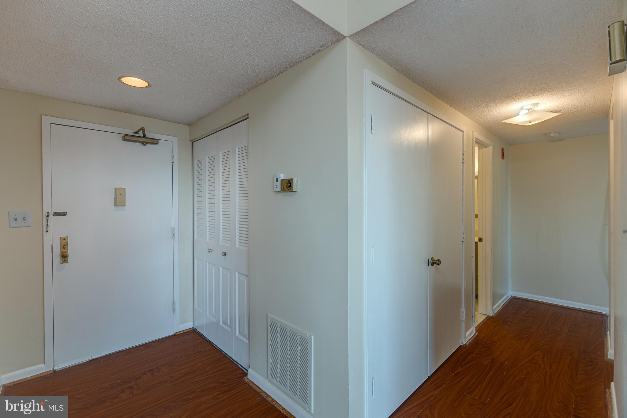 SKYLINE HOUSE - Residential