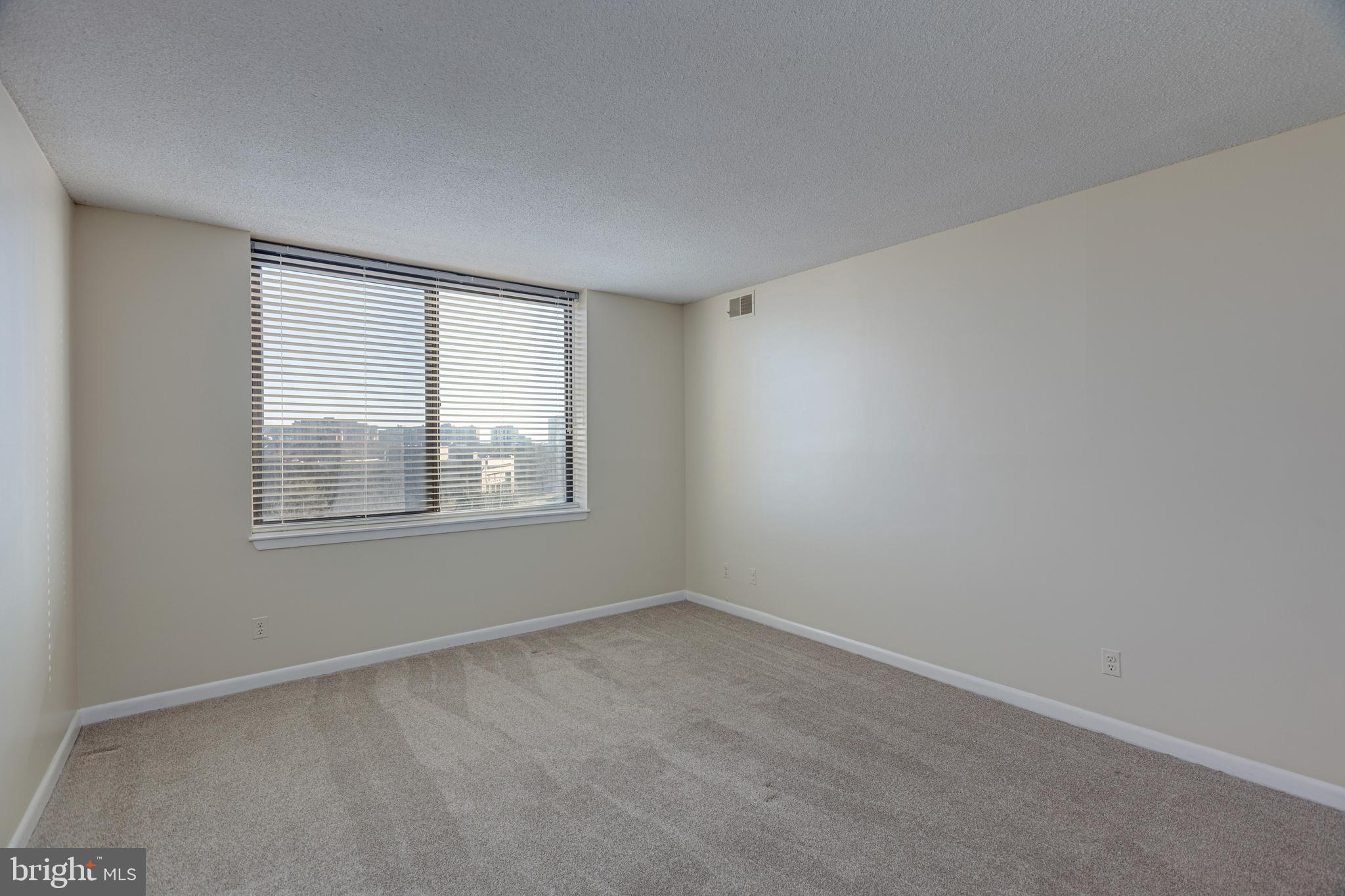 SKYLINE HOUSE - Residential