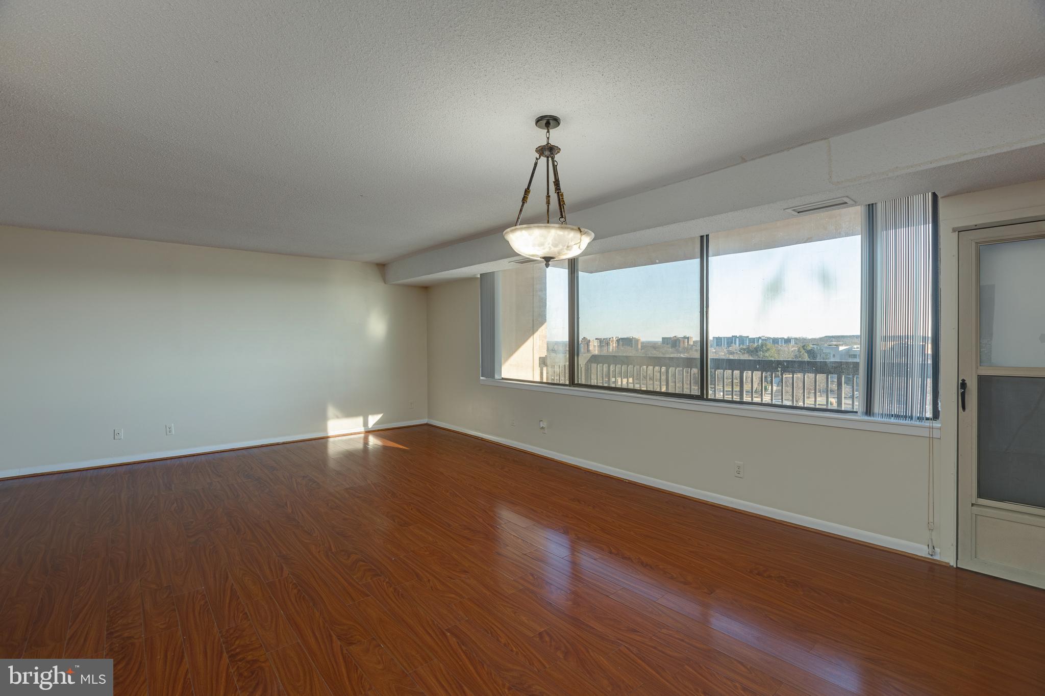 SKYLINE HOUSE - Residential