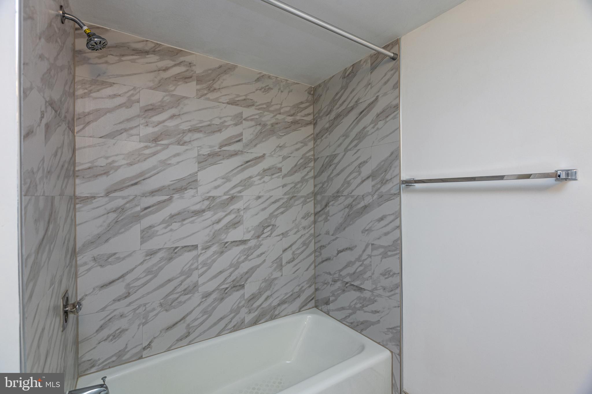 SKYLINE HOUSE - Residential