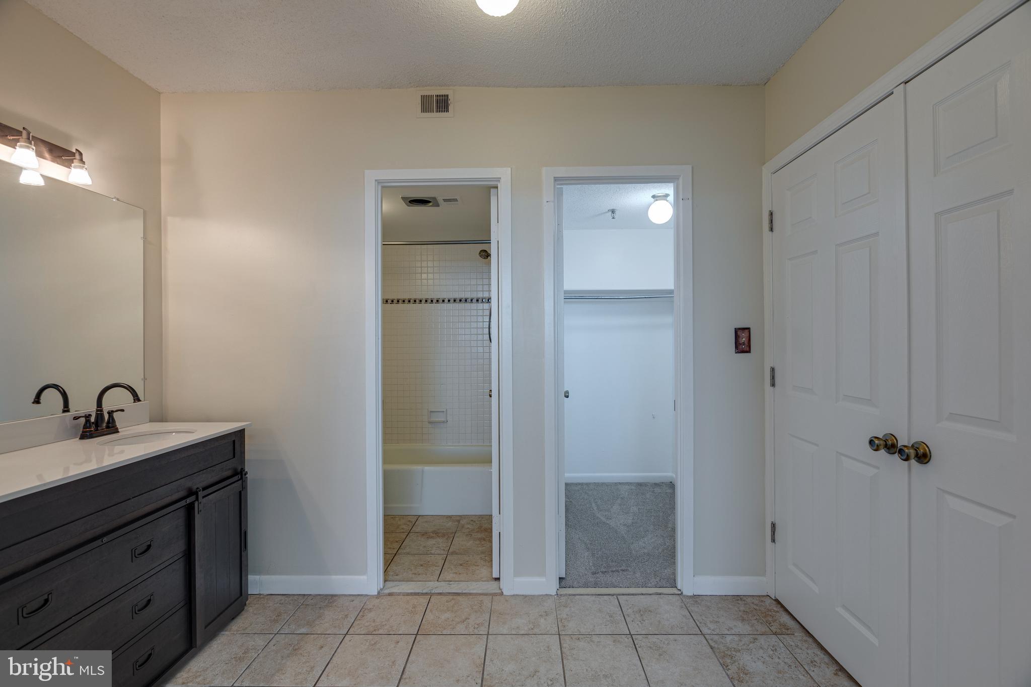 SKYLINE HOUSE - Residential