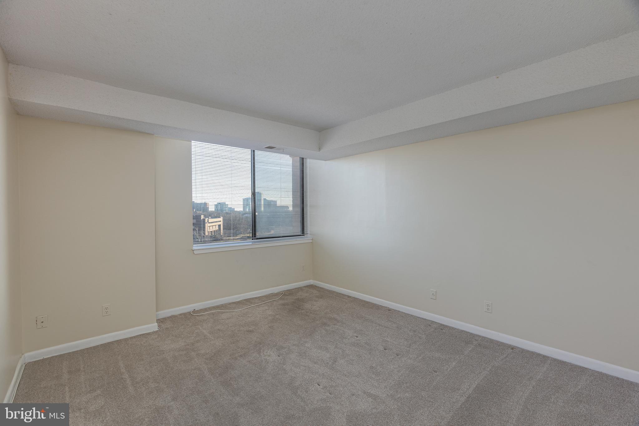 SKYLINE HOUSE - Residential