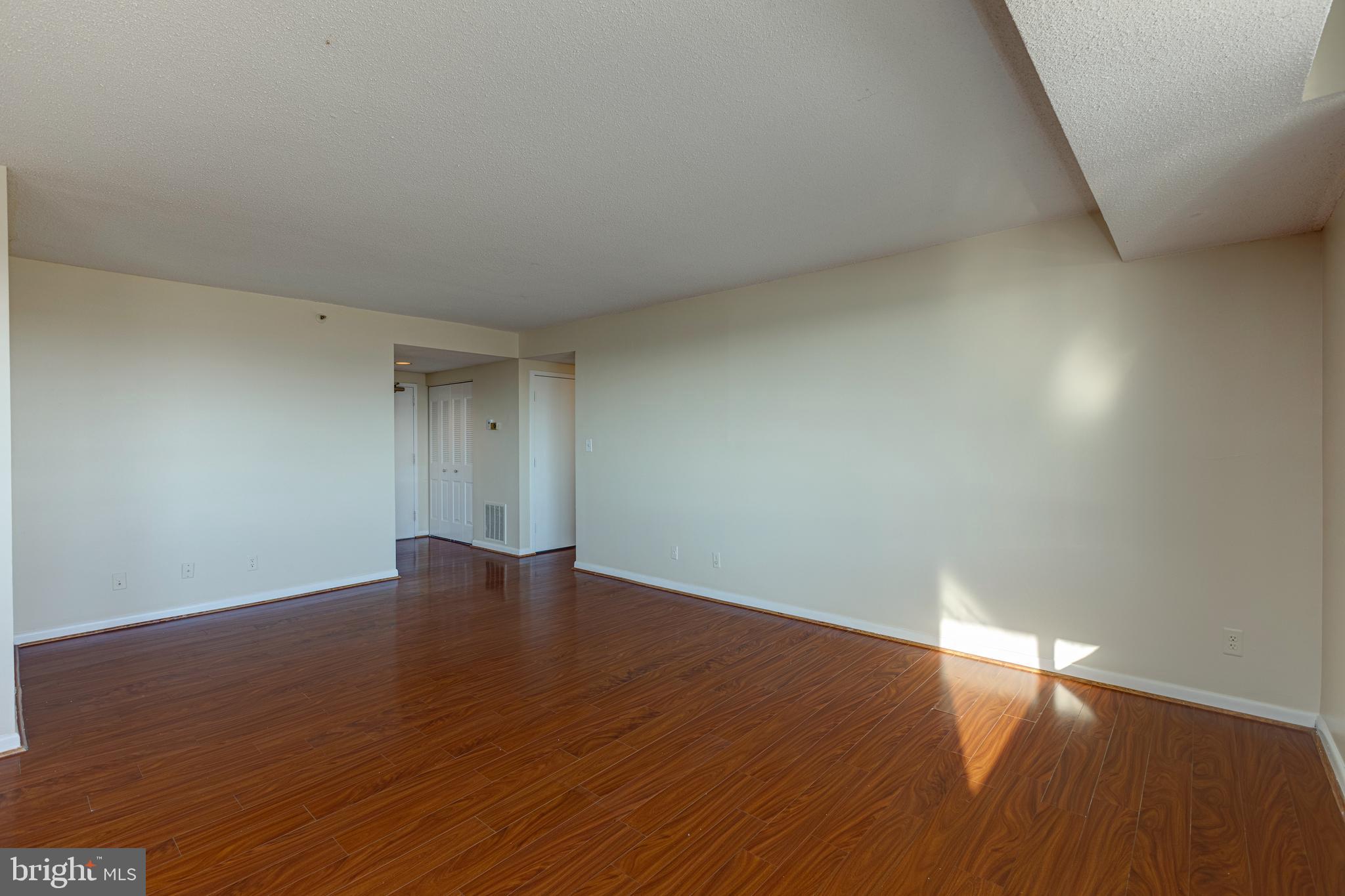 SKYLINE HOUSE - Residential