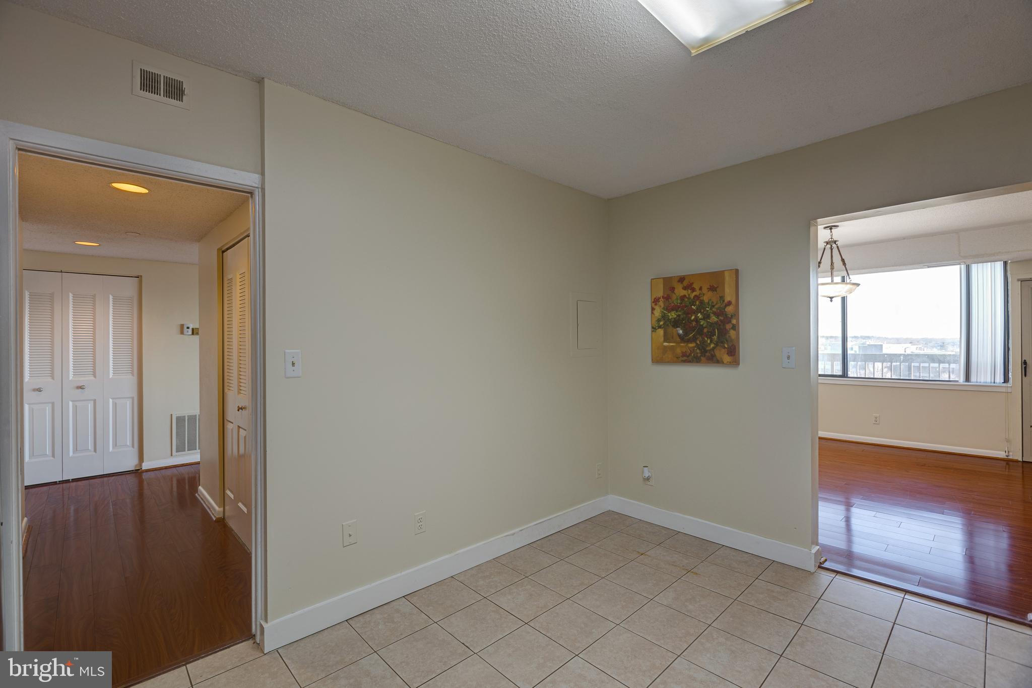 SKYLINE HOUSE - Residential