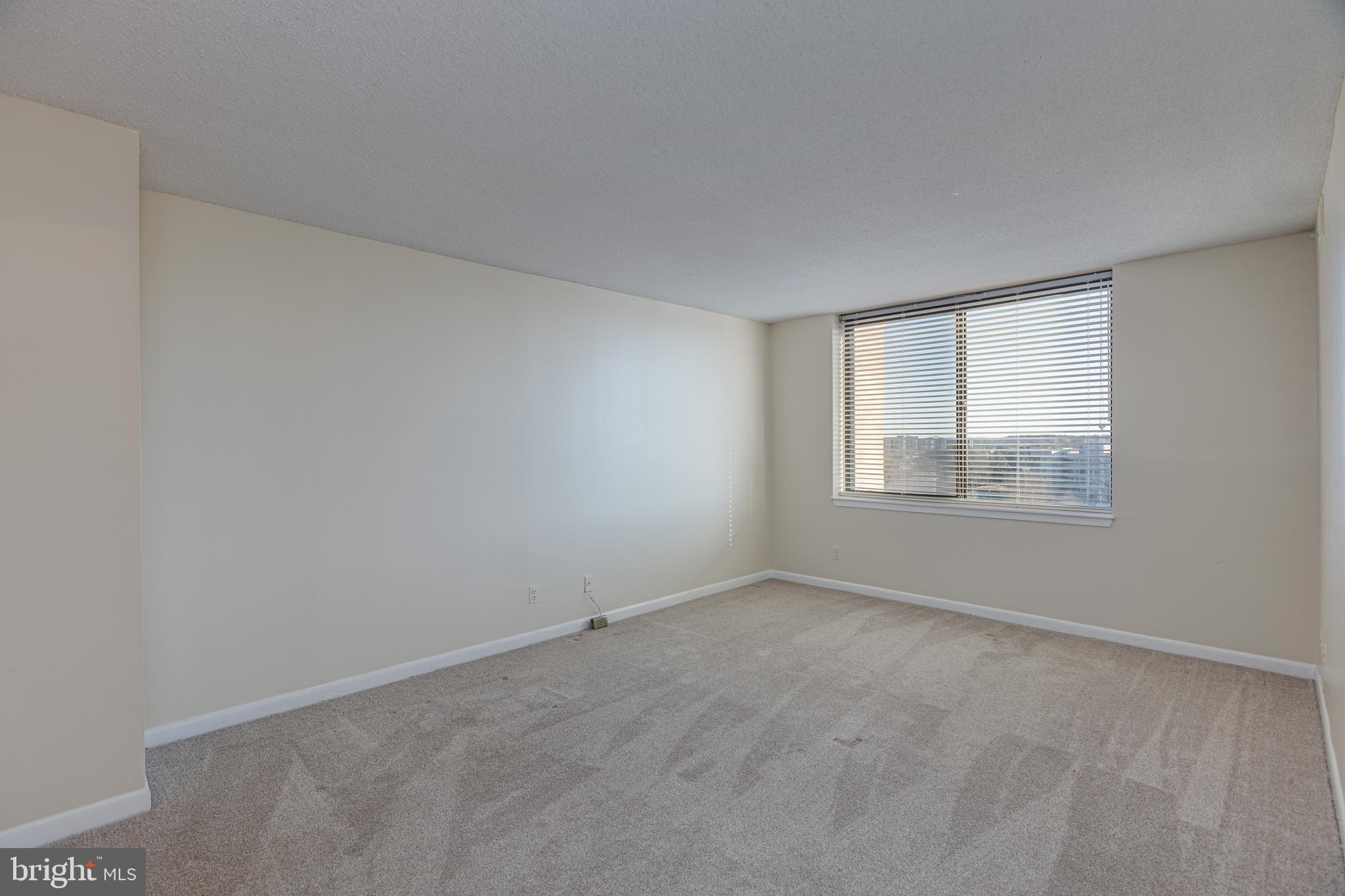 SKYLINE HOUSE - Residential