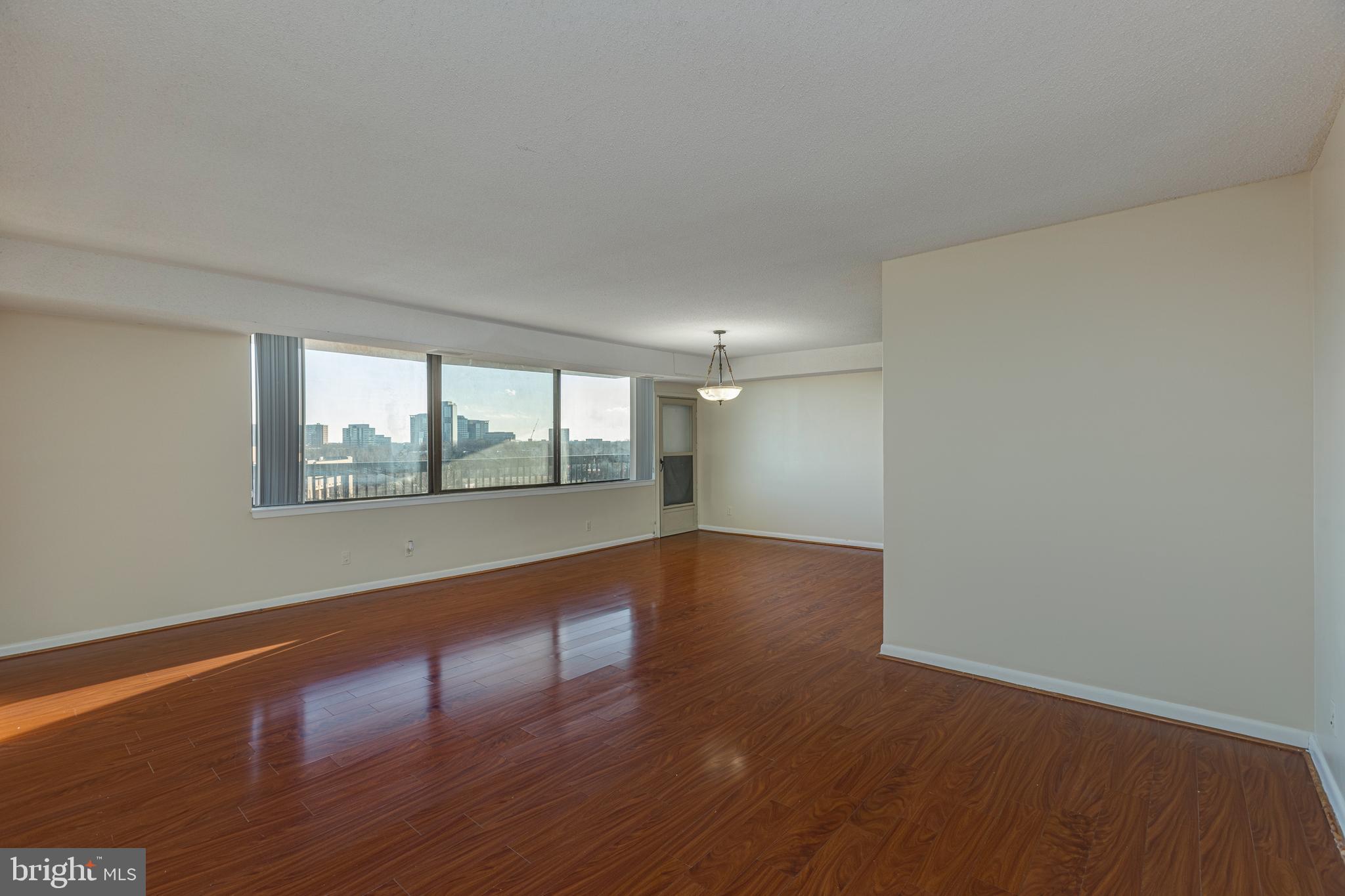 SKYLINE HOUSE - Residential