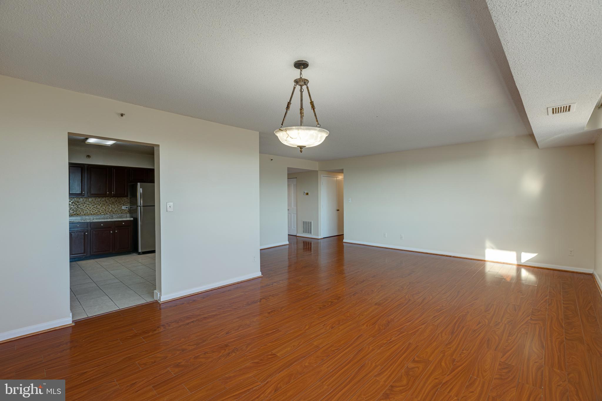 SKYLINE HOUSE - Residential