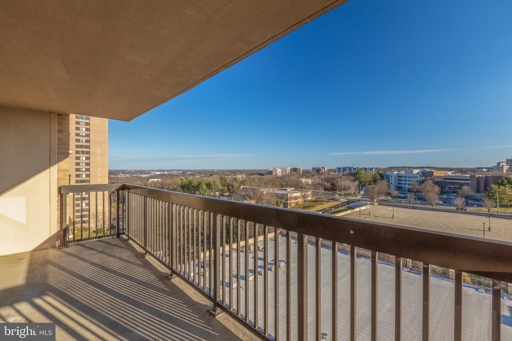 SKYLINE HOUSE - Residential