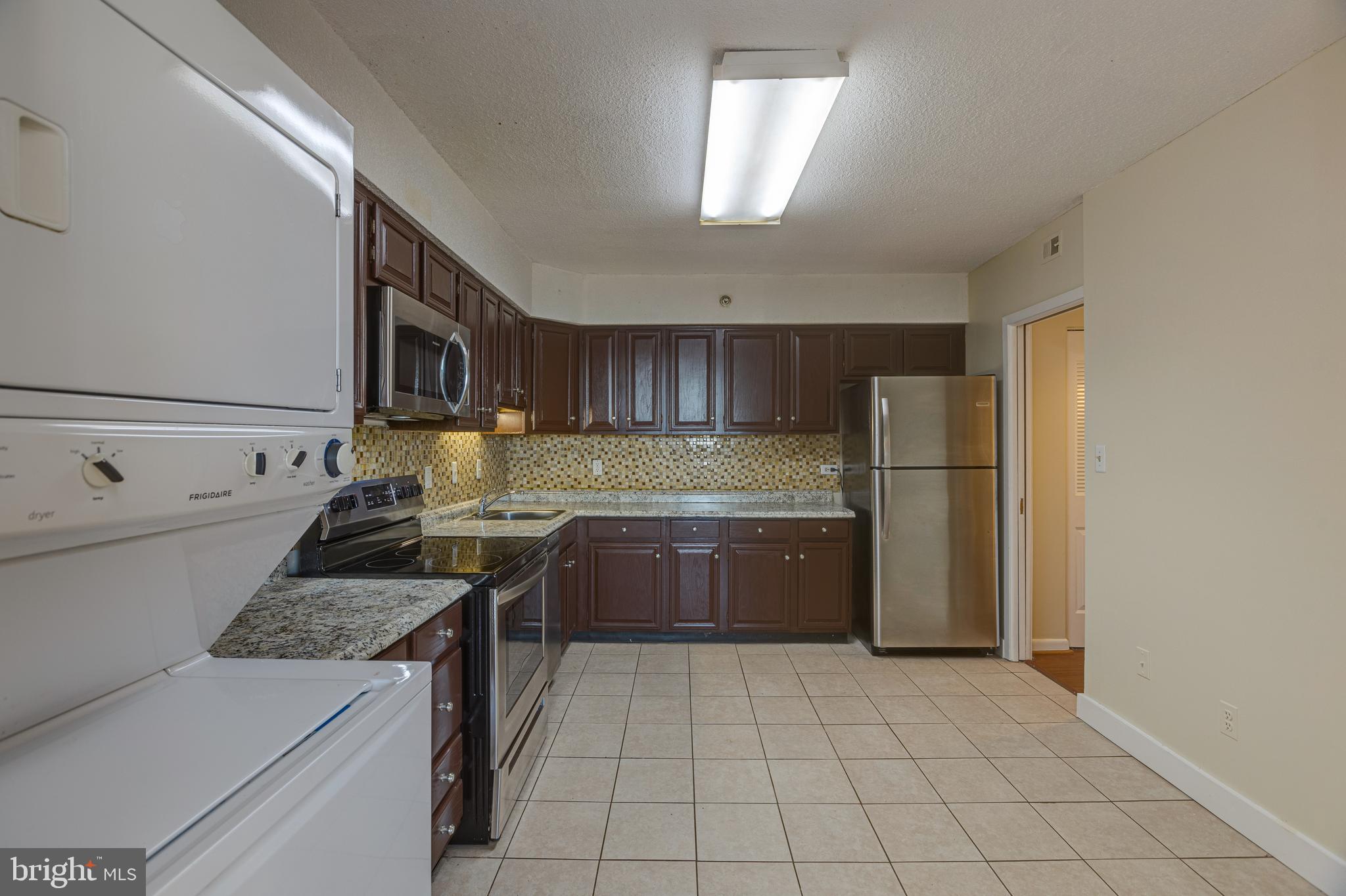 SKYLINE HOUSE - Residential