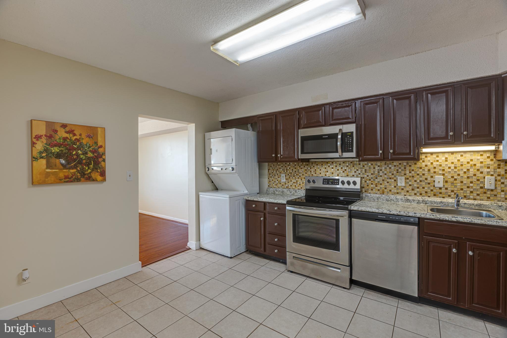 SKYLINE HOUSE - Residential