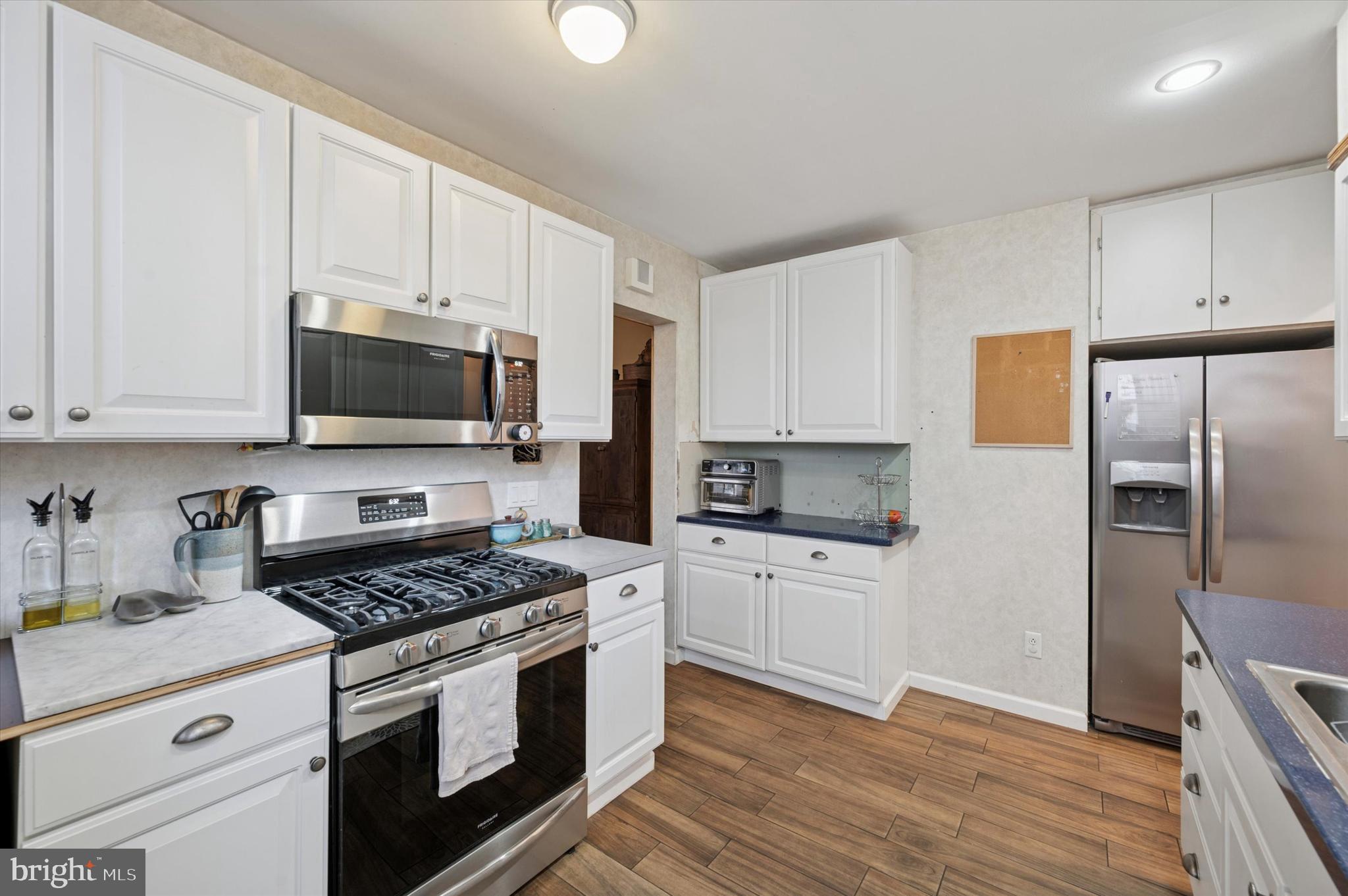 GIRARD ESTATES - Residential