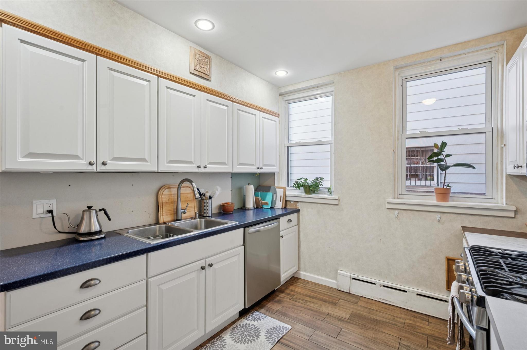 GIRARD ESTATES - Residential