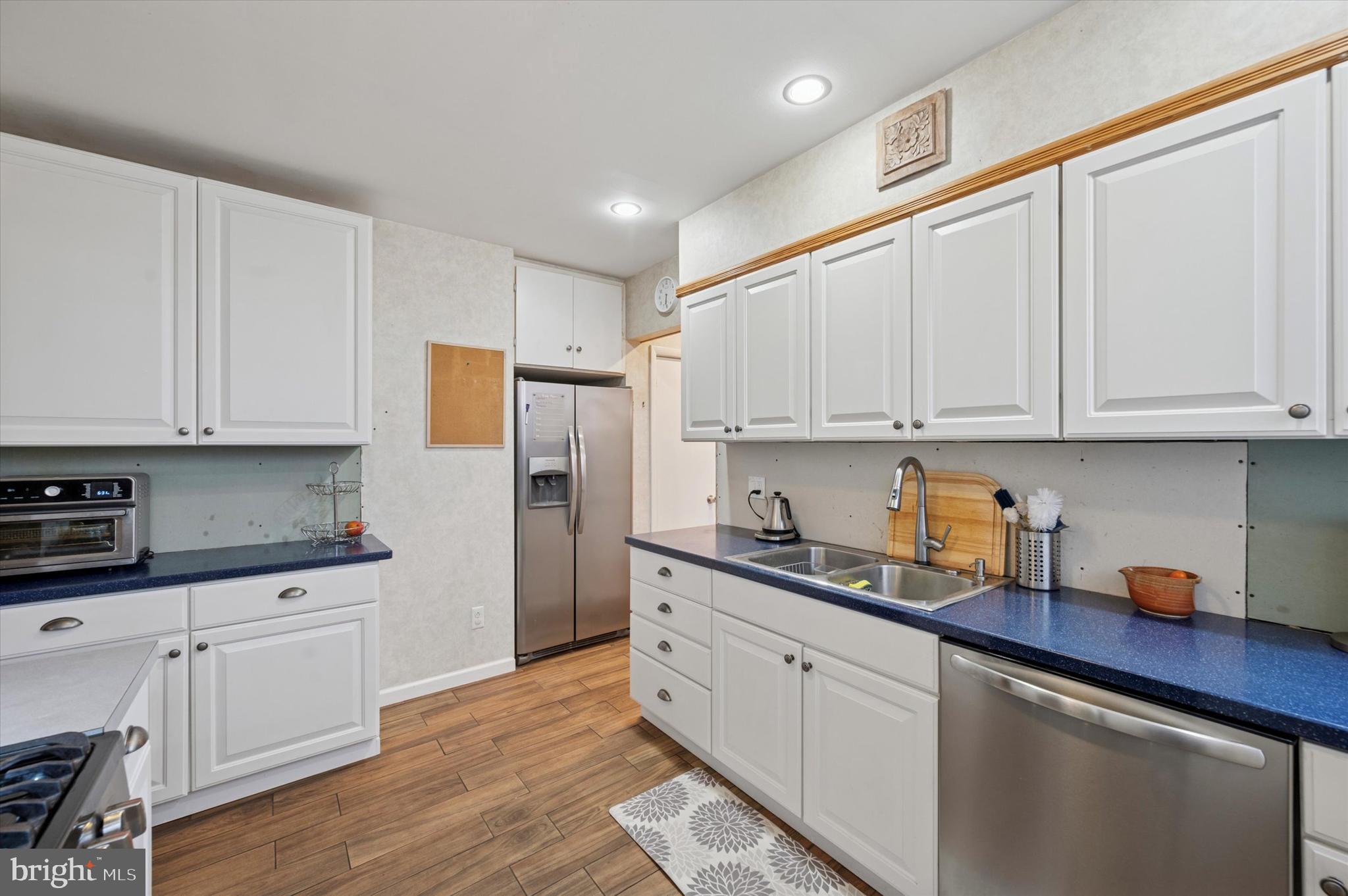 GIRARD ESTATES - Residential