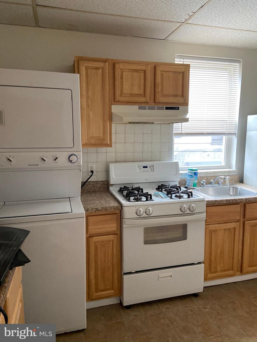 Move right into this nice spacious 2 bedroom 1 bath apartment in desirable neighborhood of S. Philadelphia.  This property is located centrally between both subway stations making either a  5 minute walk! Make your appointment today.