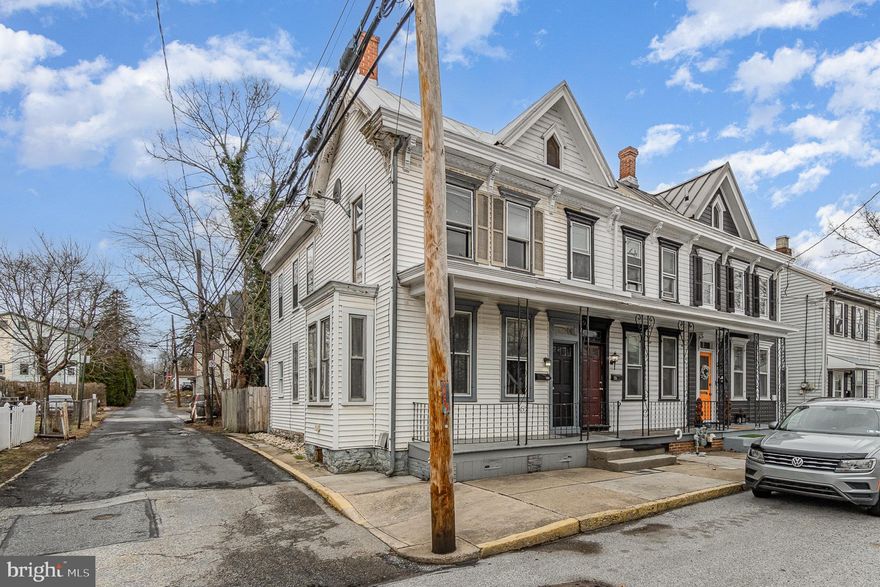Move right into this beautifully updated 3-bedroom, 1-bath townhome in the heart of Carlisle! Featuring fresh paint, new flooring, and modern touches throughout, this home is perfect for those looking for comfort and convenience. Enjoy the privacy of a fenced-in yard, ideal for pets, entertaining, or relaxing outdoors. Need extra storage? The spacious attic provides plenty of room for all your essentials! This home is a must-see. Don’t miss out—schedule your showing today!